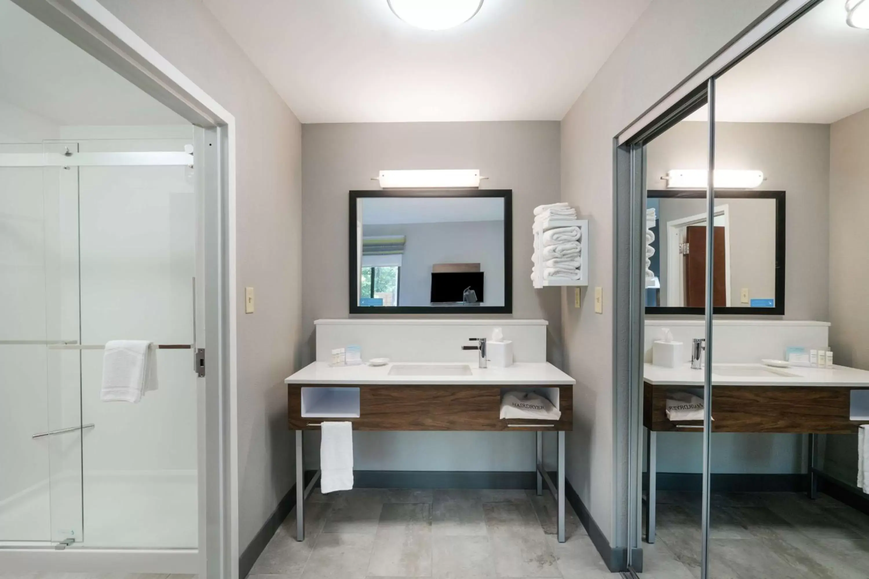 Bathroom in Hampton Inn & Suites Opelika-I-85 Auburn Area