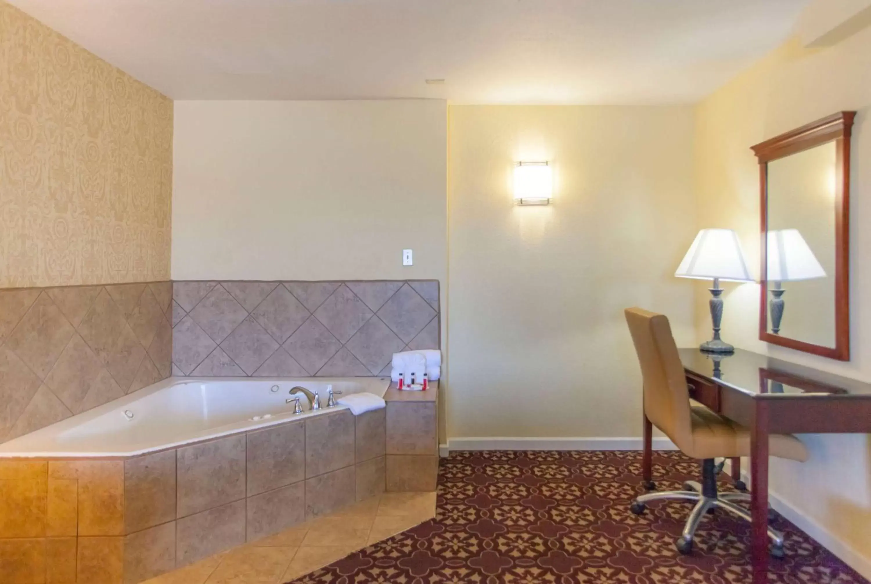 Photo of the whole room, Bathroom in Days Inn by Wyndham Shenandoah