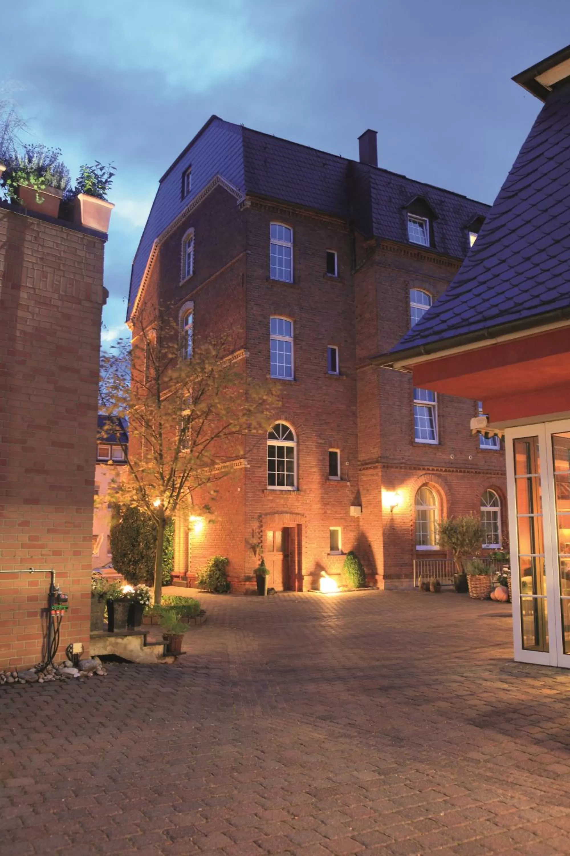 Facade/entrance, Property Building in Hotel Stein - Schiller's Manufaktur