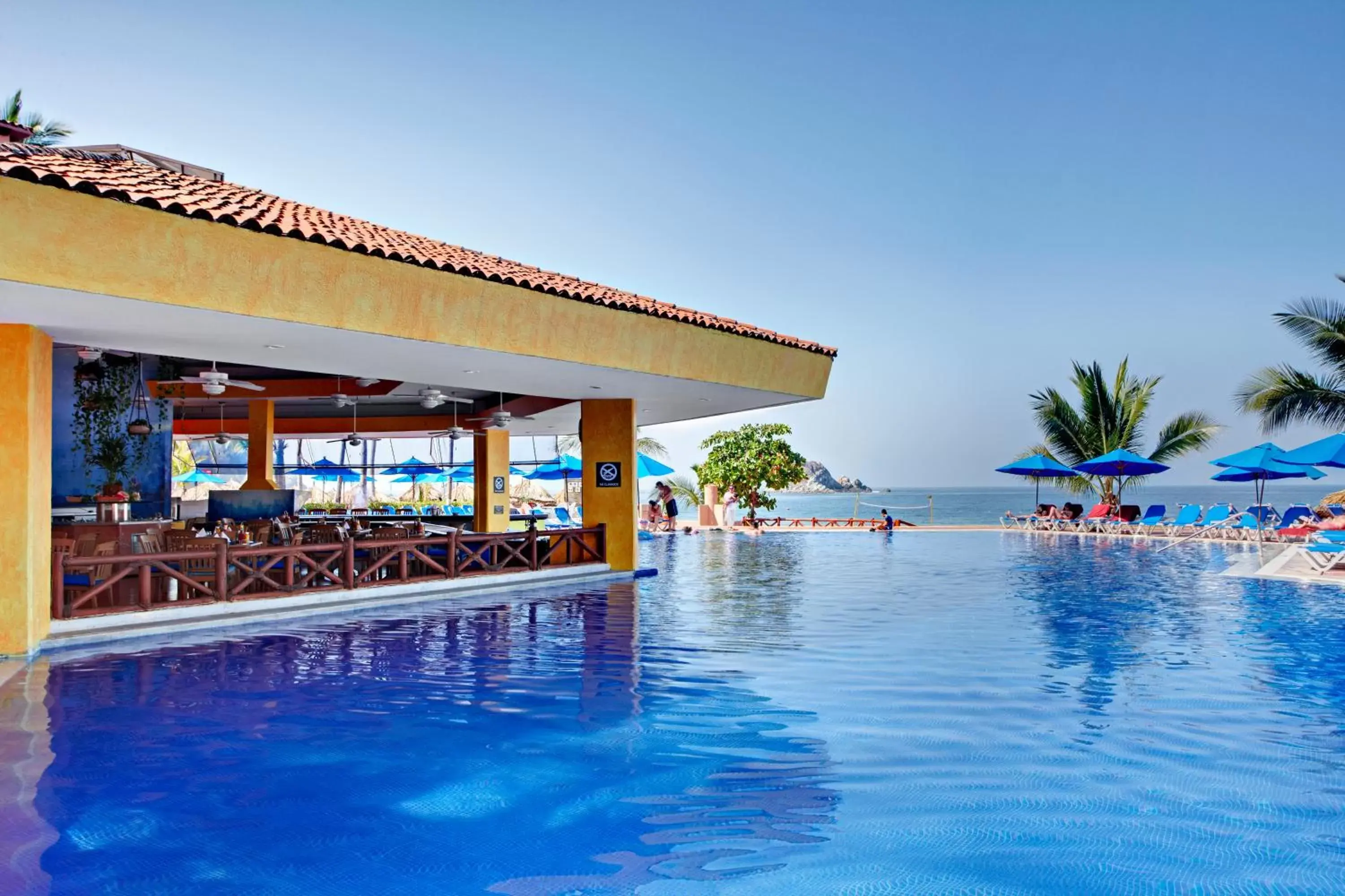 Swimming Pool in Barceló Ixtapa - All Inclusive