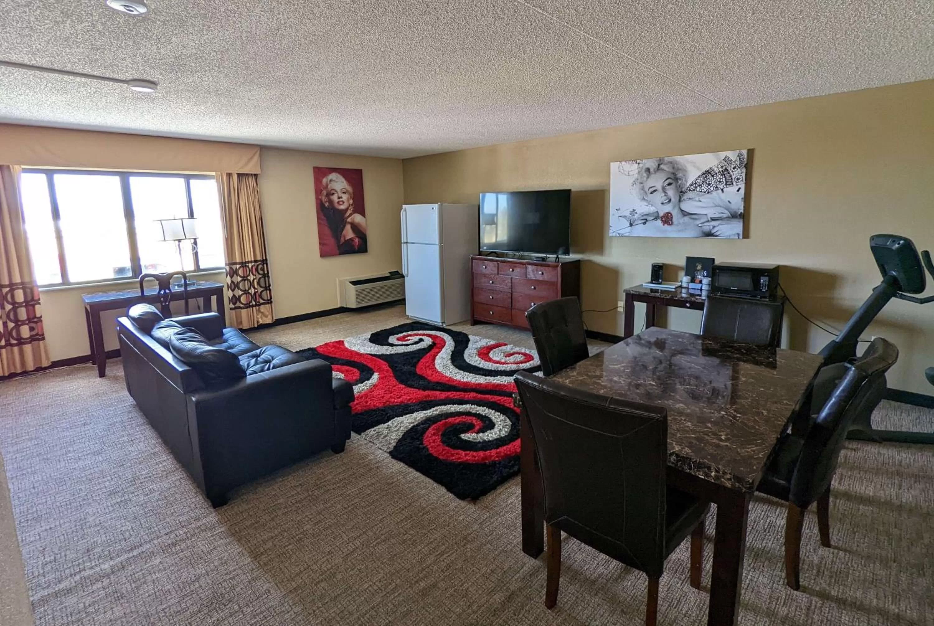 Living room in Super 8 by Wyndham Wichita North