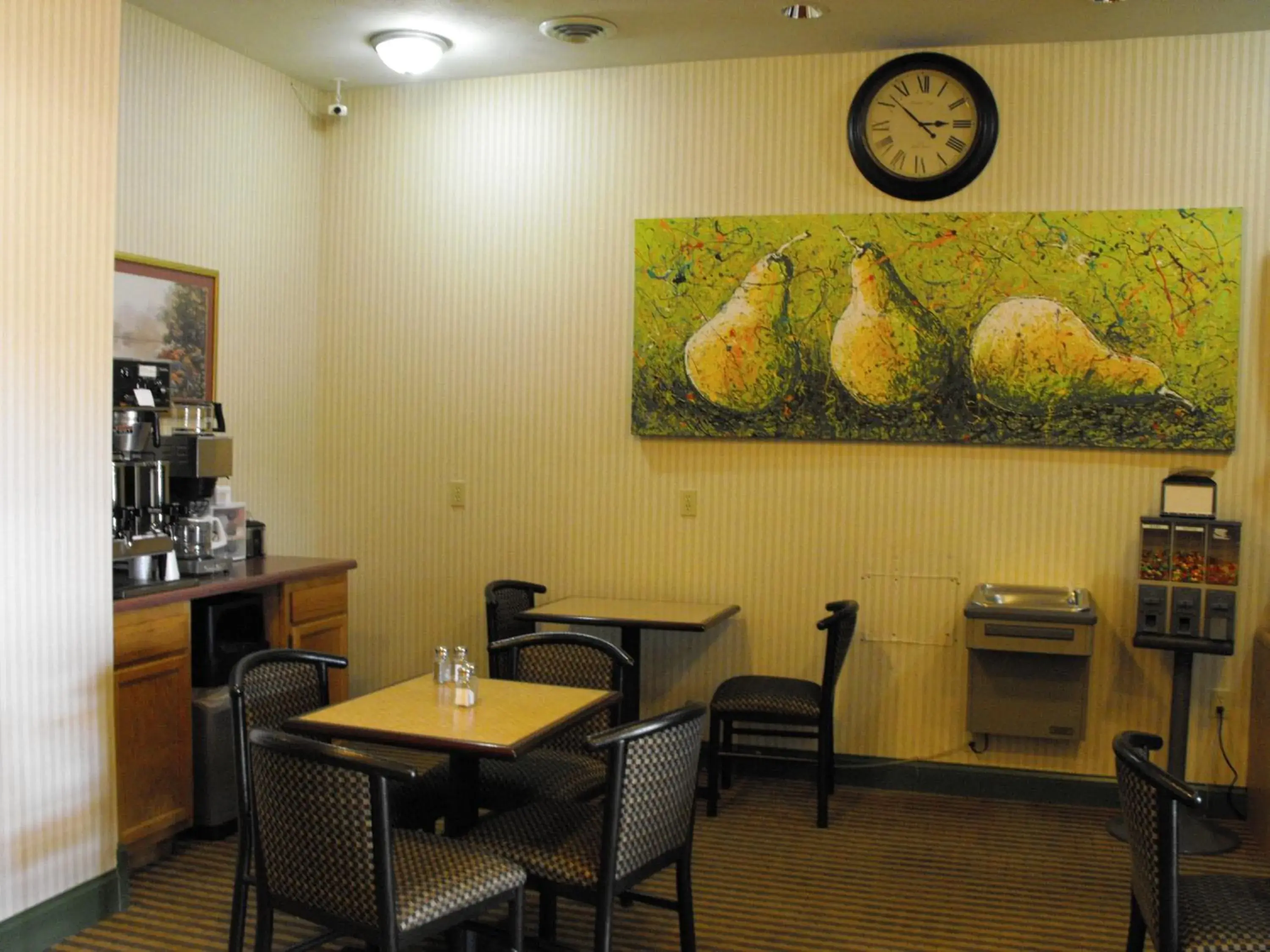 Lobby or reception, Restaurant/Places to Eat in Americas Best Value Inn Three Rivers