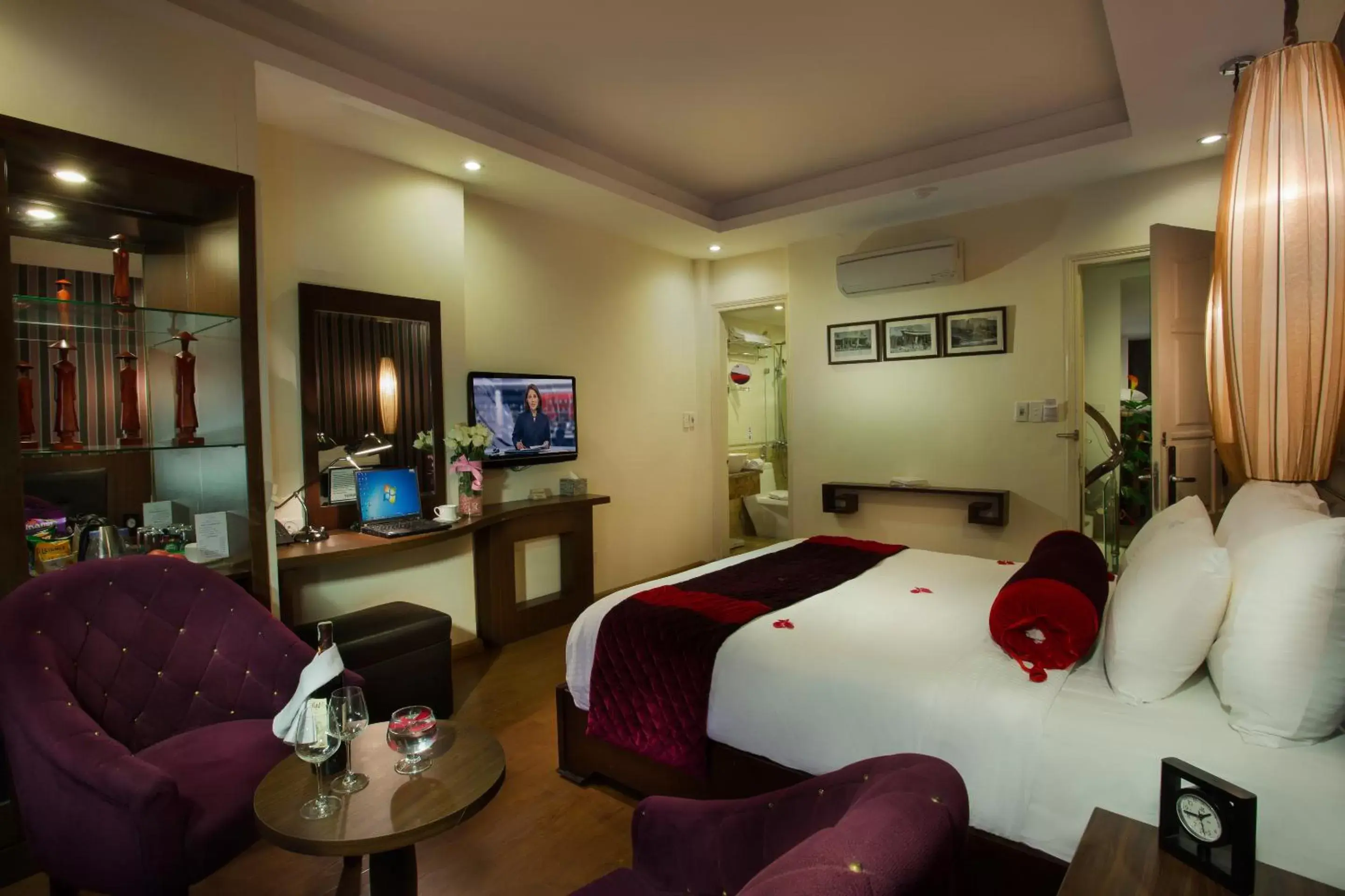 Bedroom in Golden Art Hotel