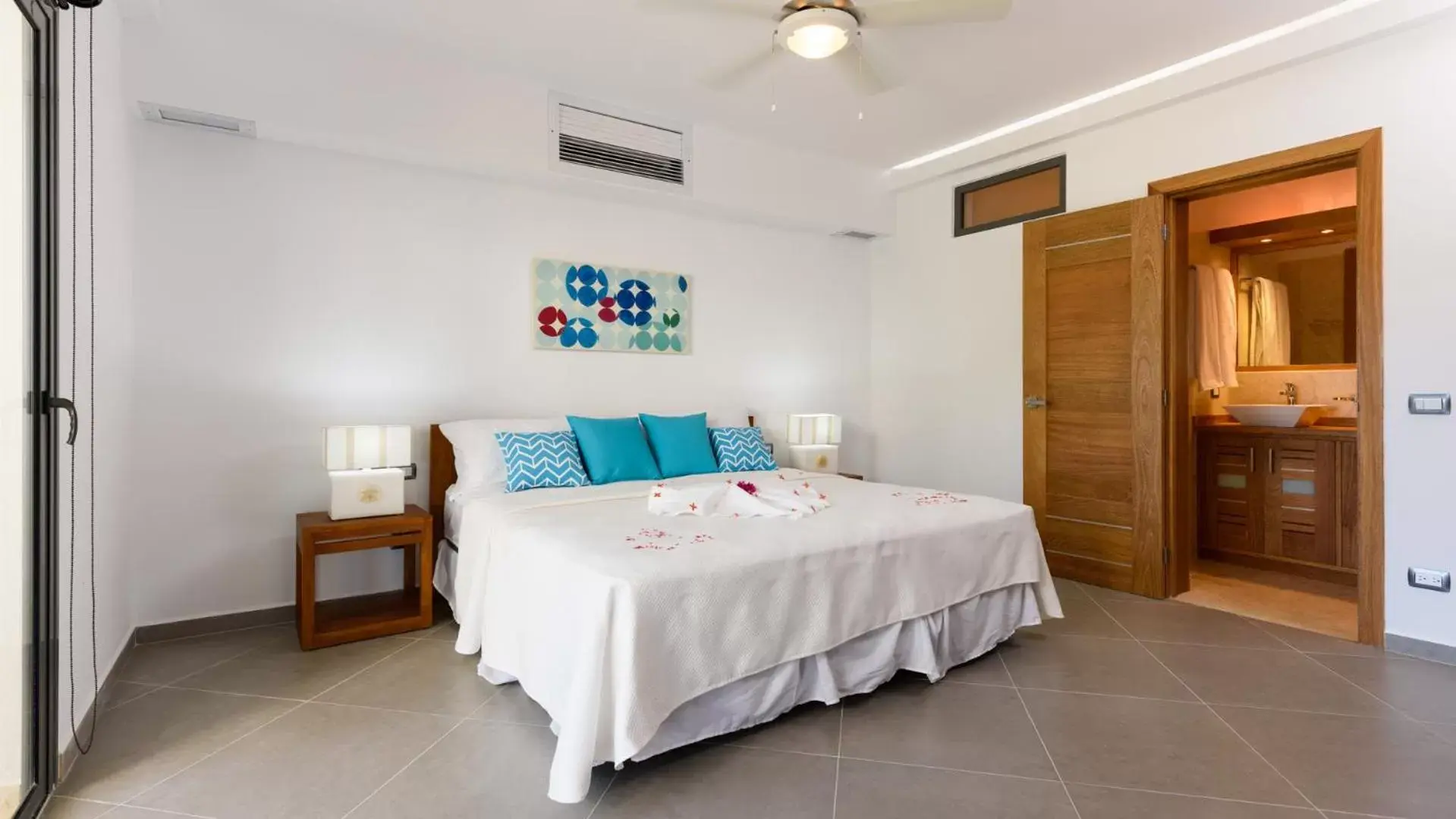 Bathroom, Bed in Aligio Apart-hotel & Spa - Las Terrenas