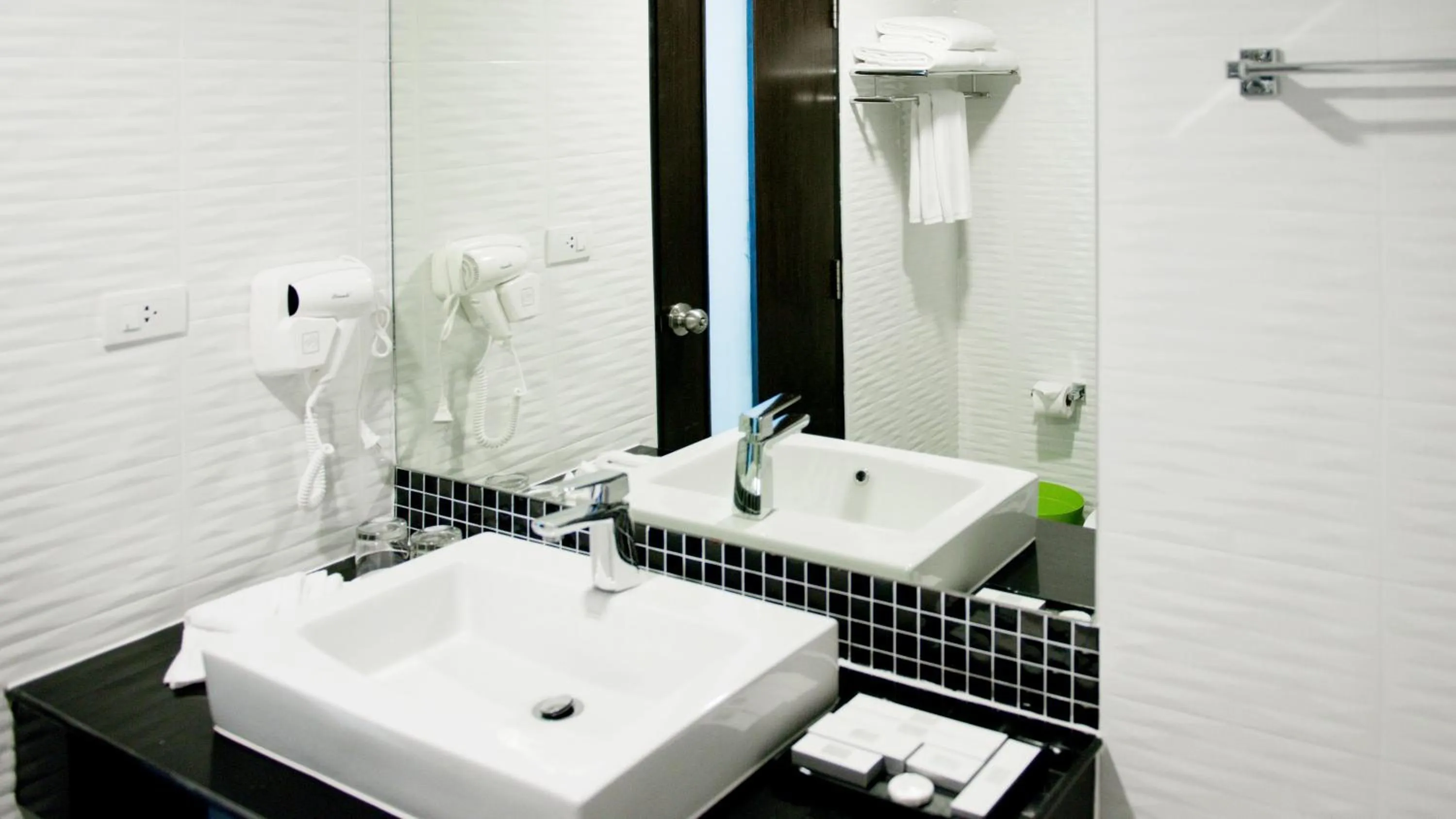 Bathroom in Picnic Hotel Bangkok - Rang Nam