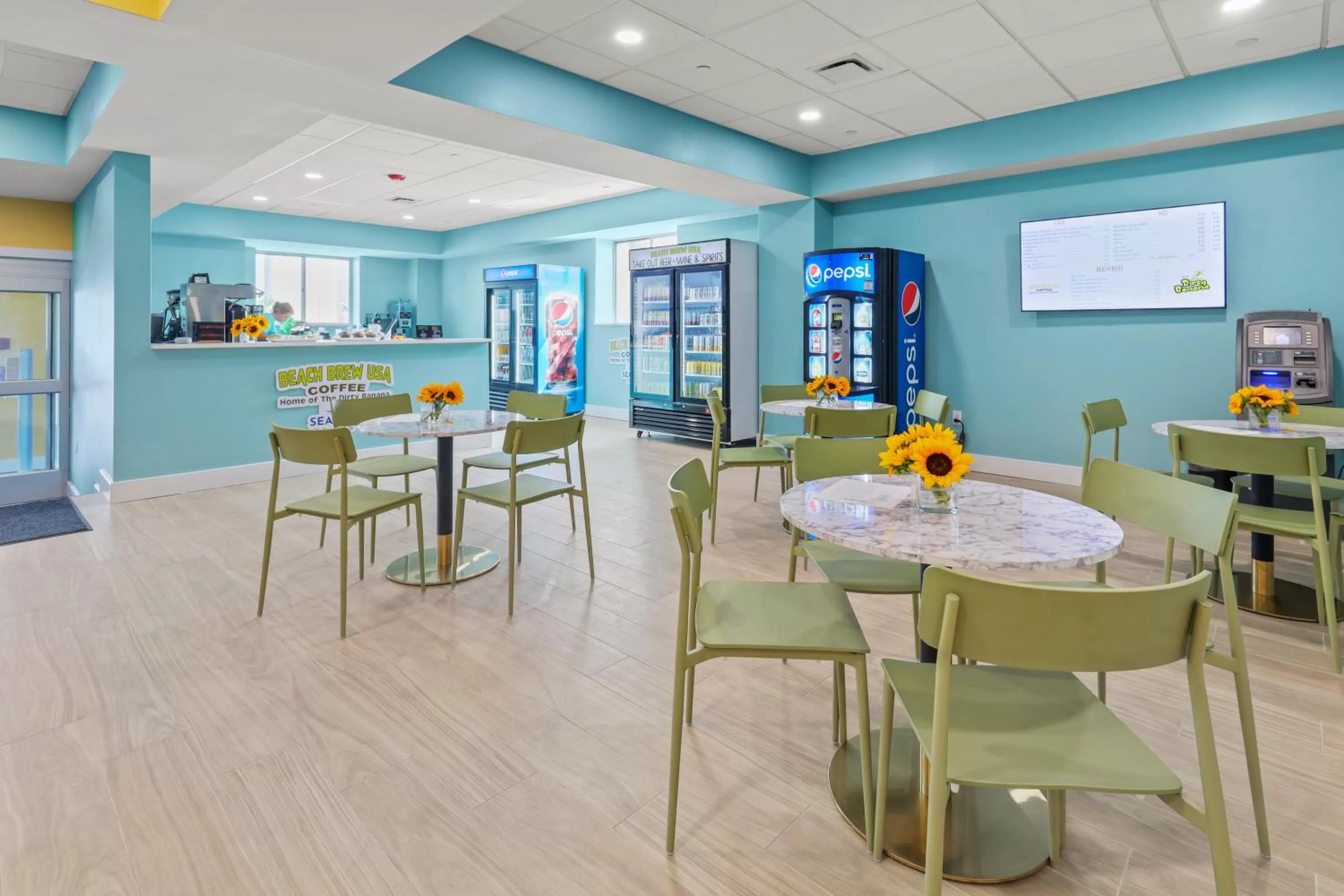 Communal lounge/ TV room, Restaurant/Places to Eat in Seaport Suites