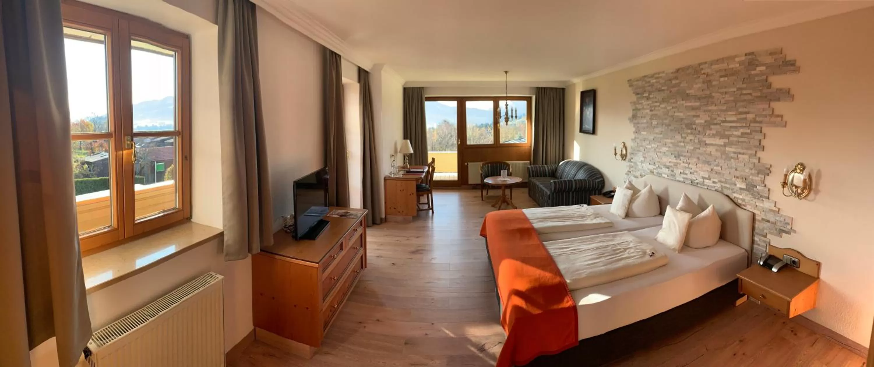 Photo of the whole room, Bed in Parkhotel Tannenhof