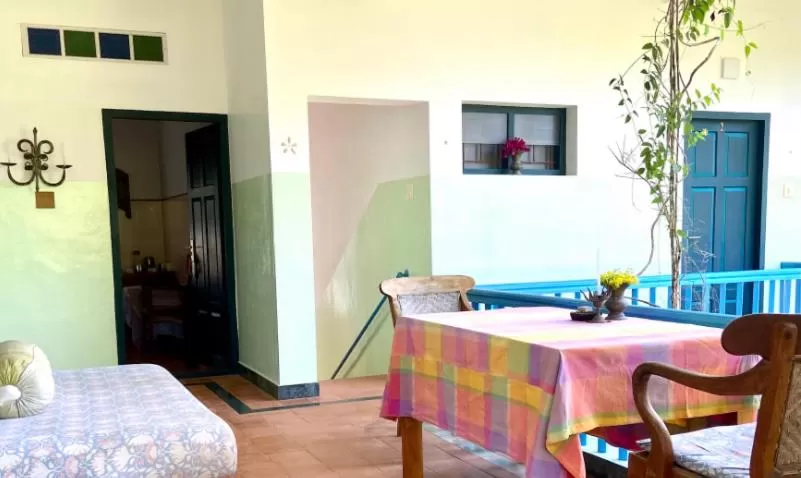 Dining area, Bed in Villa Jacaranda