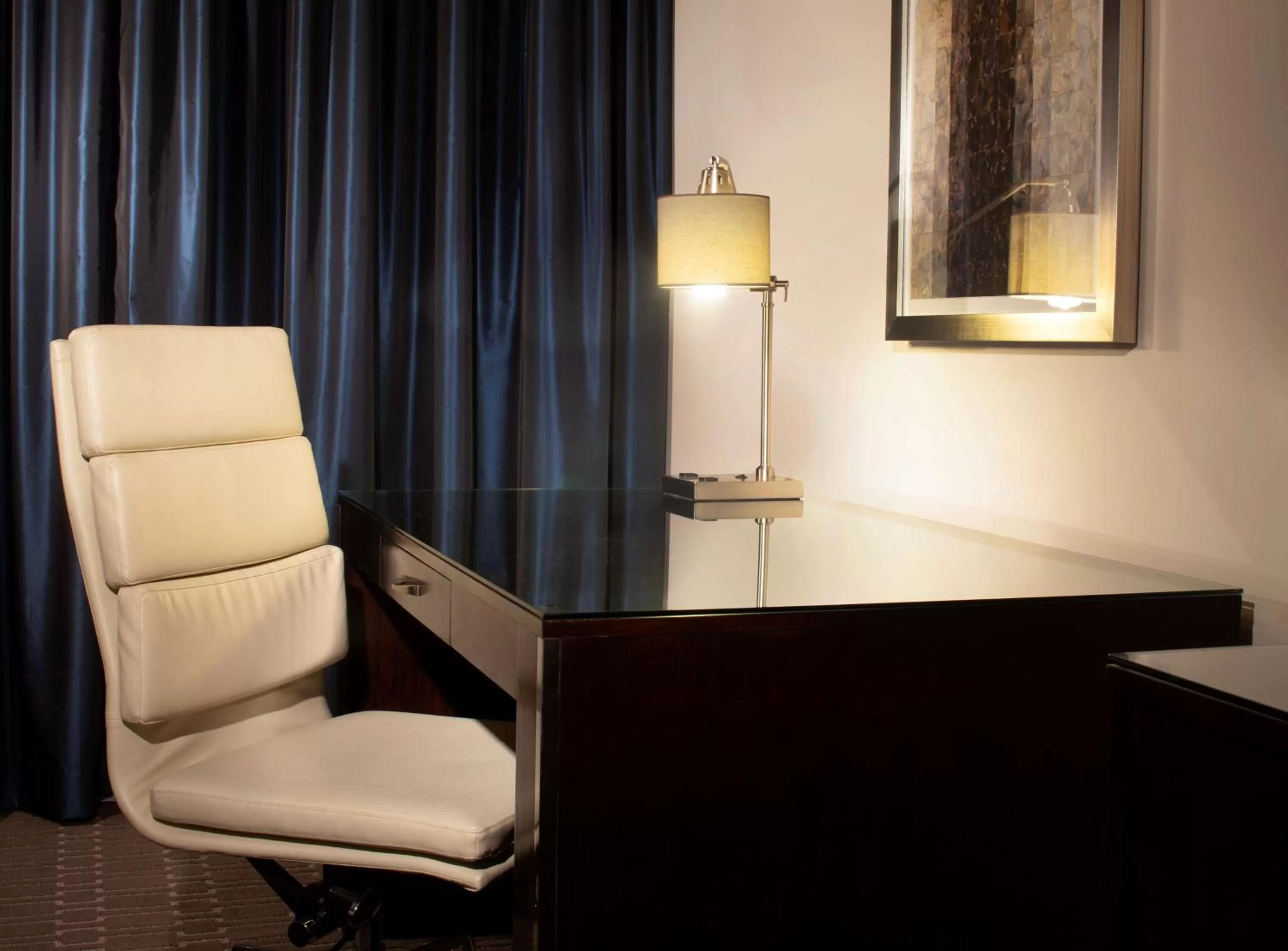 One-Bedroom King Suite in Hilton Alexandria Old Town