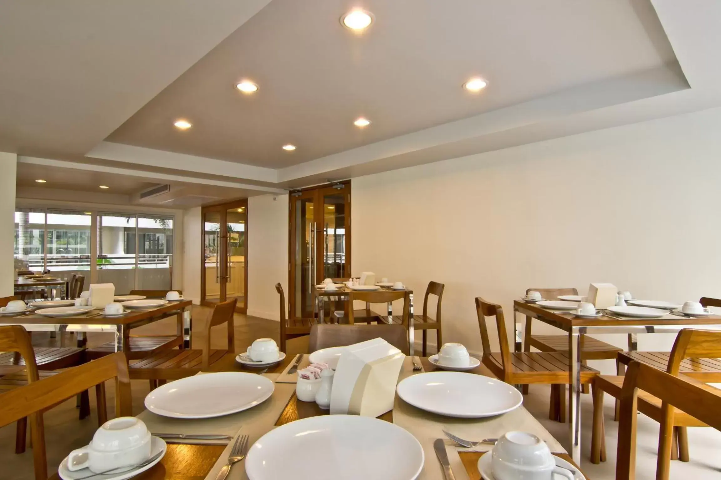 Restaurant/places to eat in Sunshine Hotel & Residences Restaurant/places to eat in Sunshine Hotel & Residences