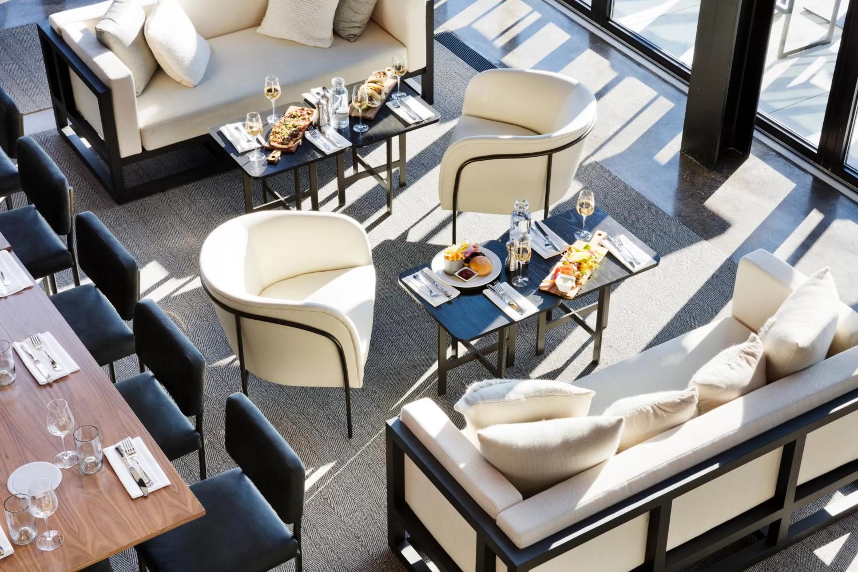 Restaurant/places to eat in Continuum Hotel