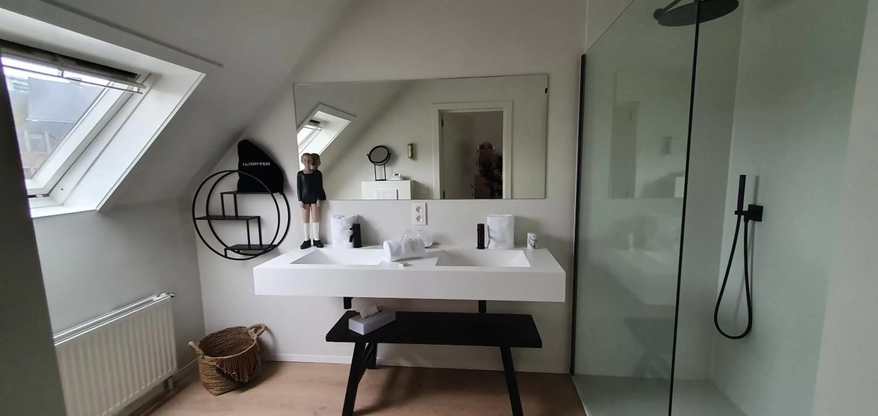 Grand Superior Room with Harbor View in Hotel du Bassin Grand Superior Room with Harbor View in Hotel du Bassin