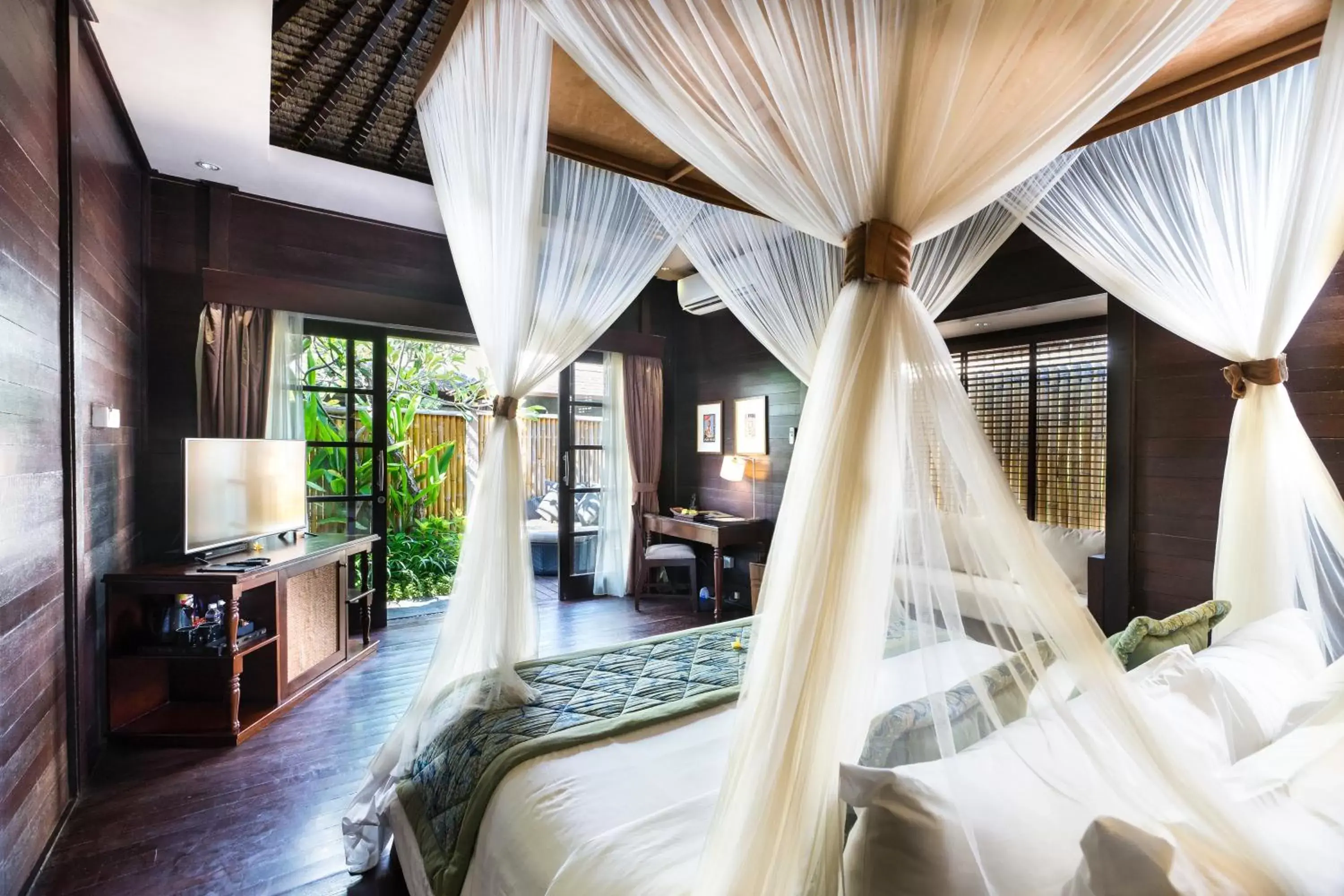 Bed in Lembongan Beach Club & Resort