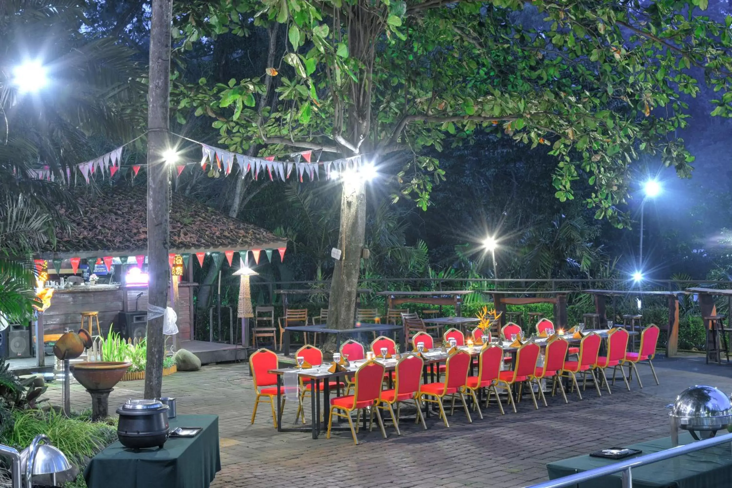 Area and facilities, Restaurant/Places to Eat in Oak Tree Emerald Semarang