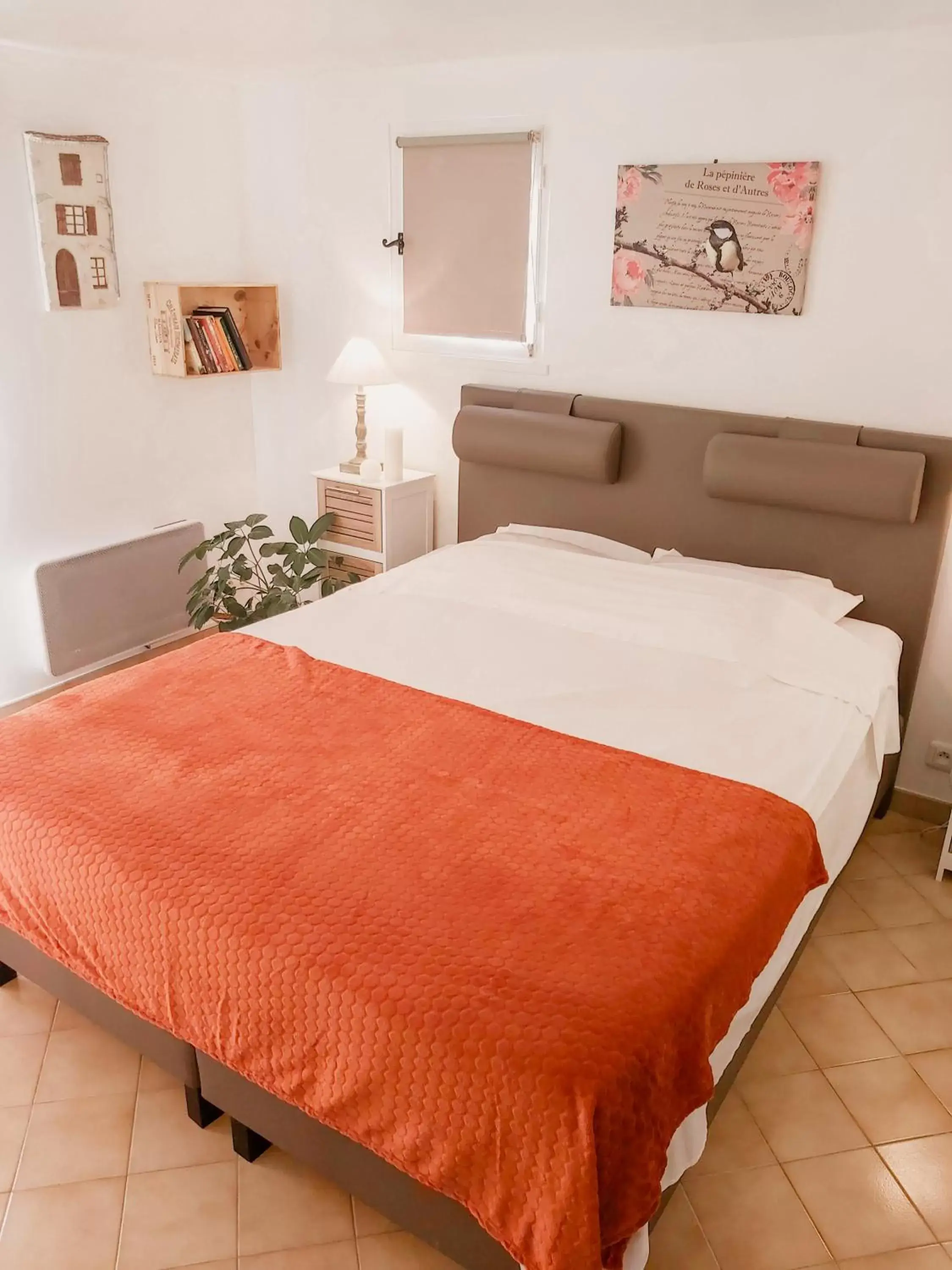 Bedroom, Bed in Etoilevacances Chambres d hotes Campagne en Lavande