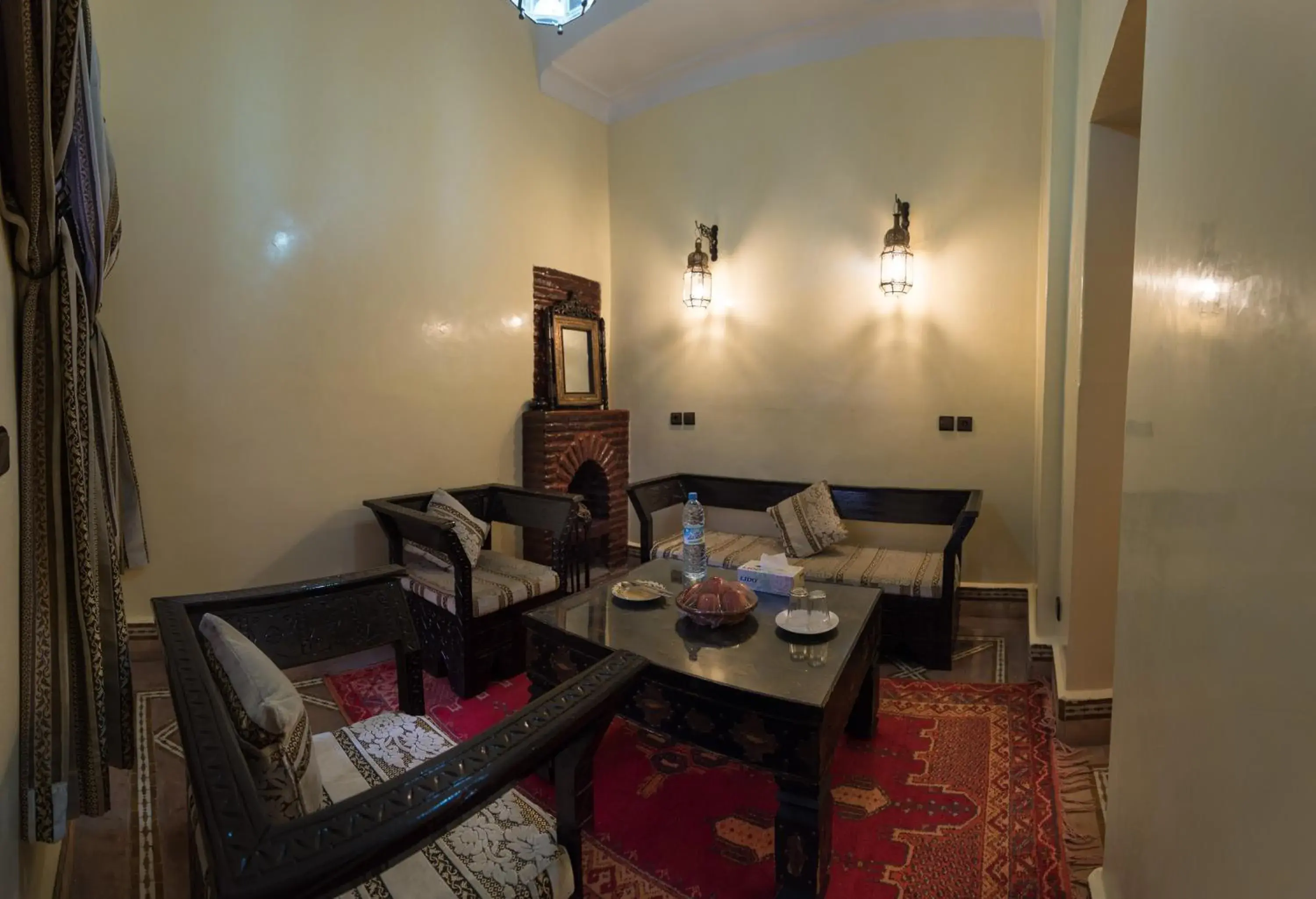 Living room, Restaurant/Places to Eat in Riad Omar