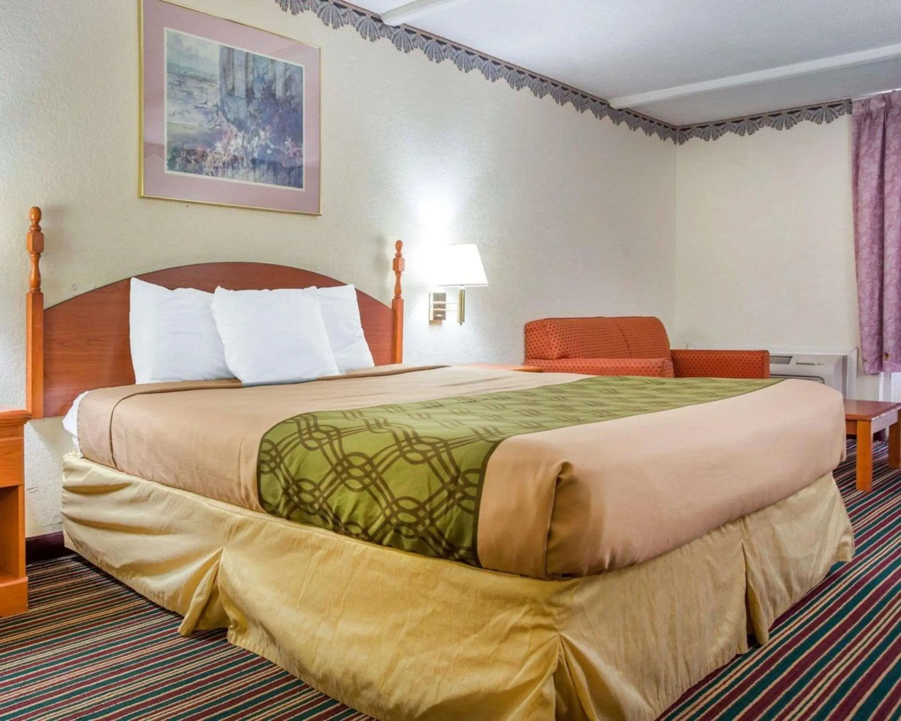 Photo of the whole room, Bed in Rodeway Inn Stone Mountain