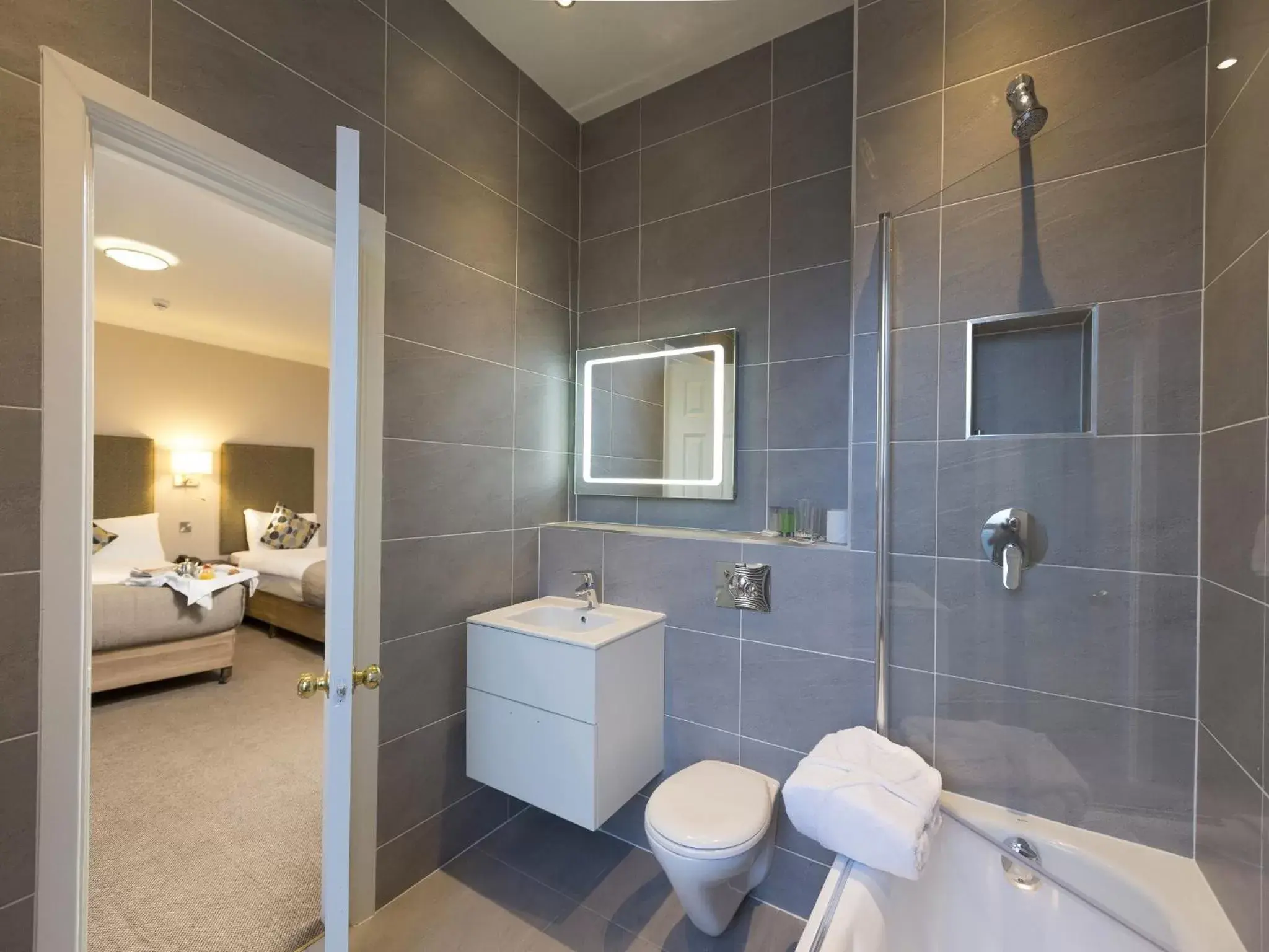Bathroom in Sandymount Hotel