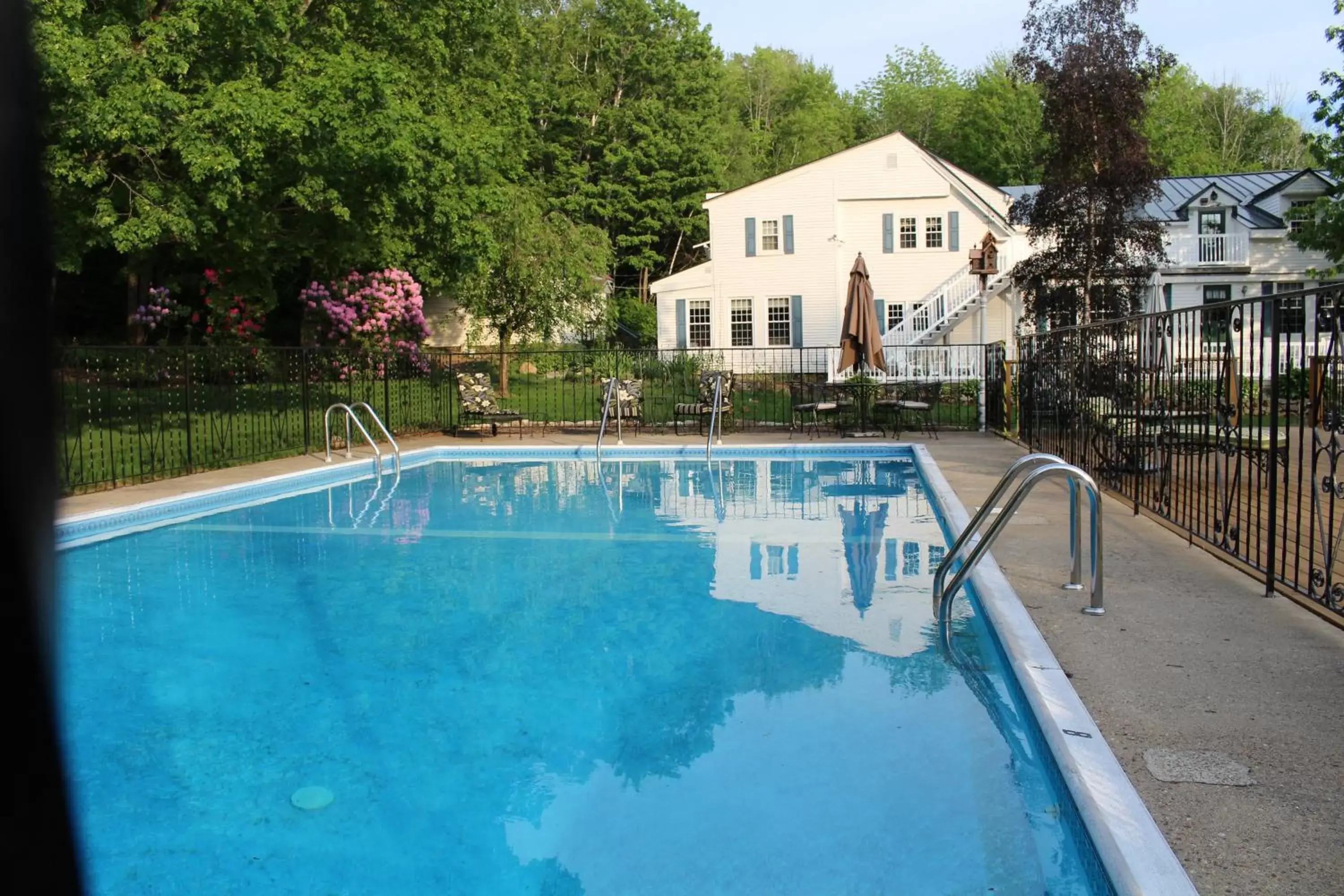 Property building, Swimming Pool in The Nutmeg Inn