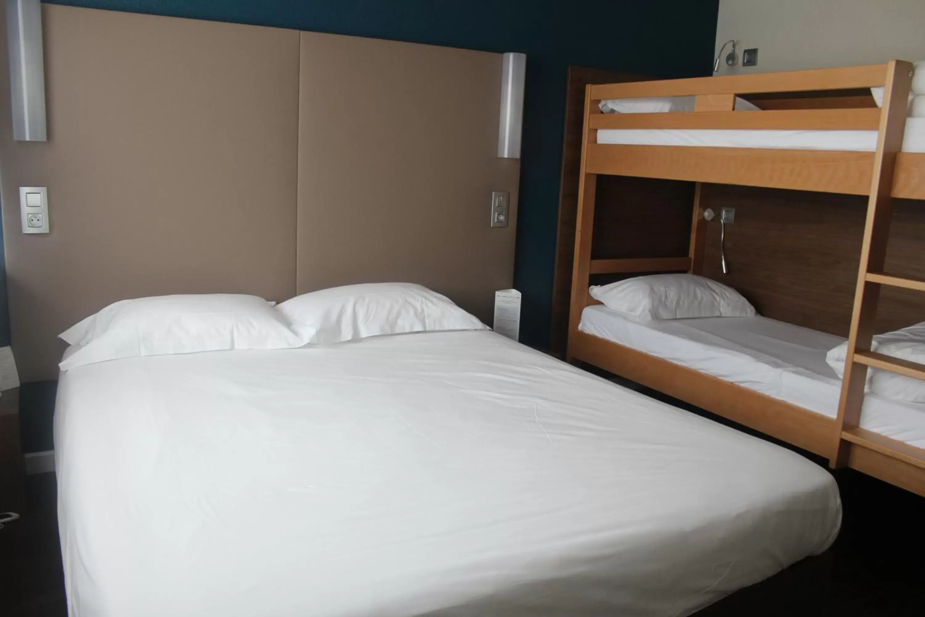 Bedroom, Bunk Bed in Campanile Millau