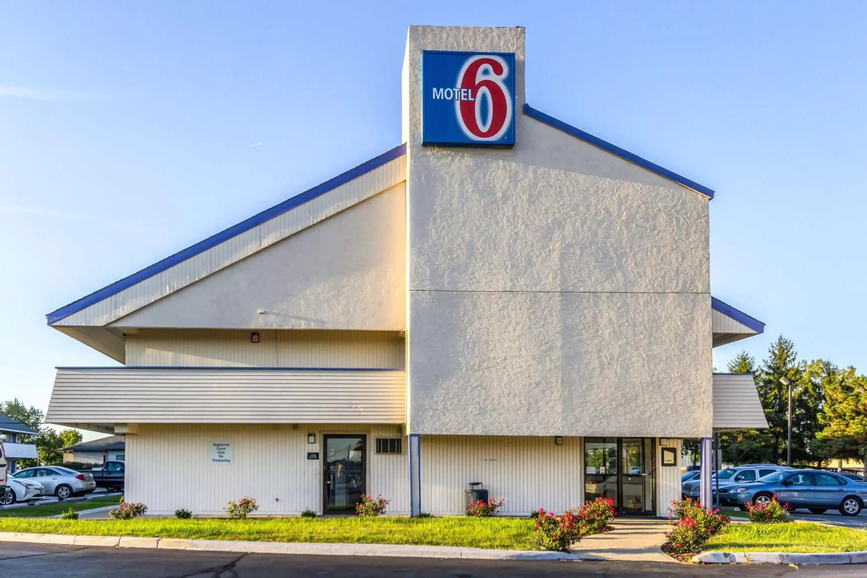 Property building in Motel 6-Grove City, OH Property building in Motel 6-Grove City, OH