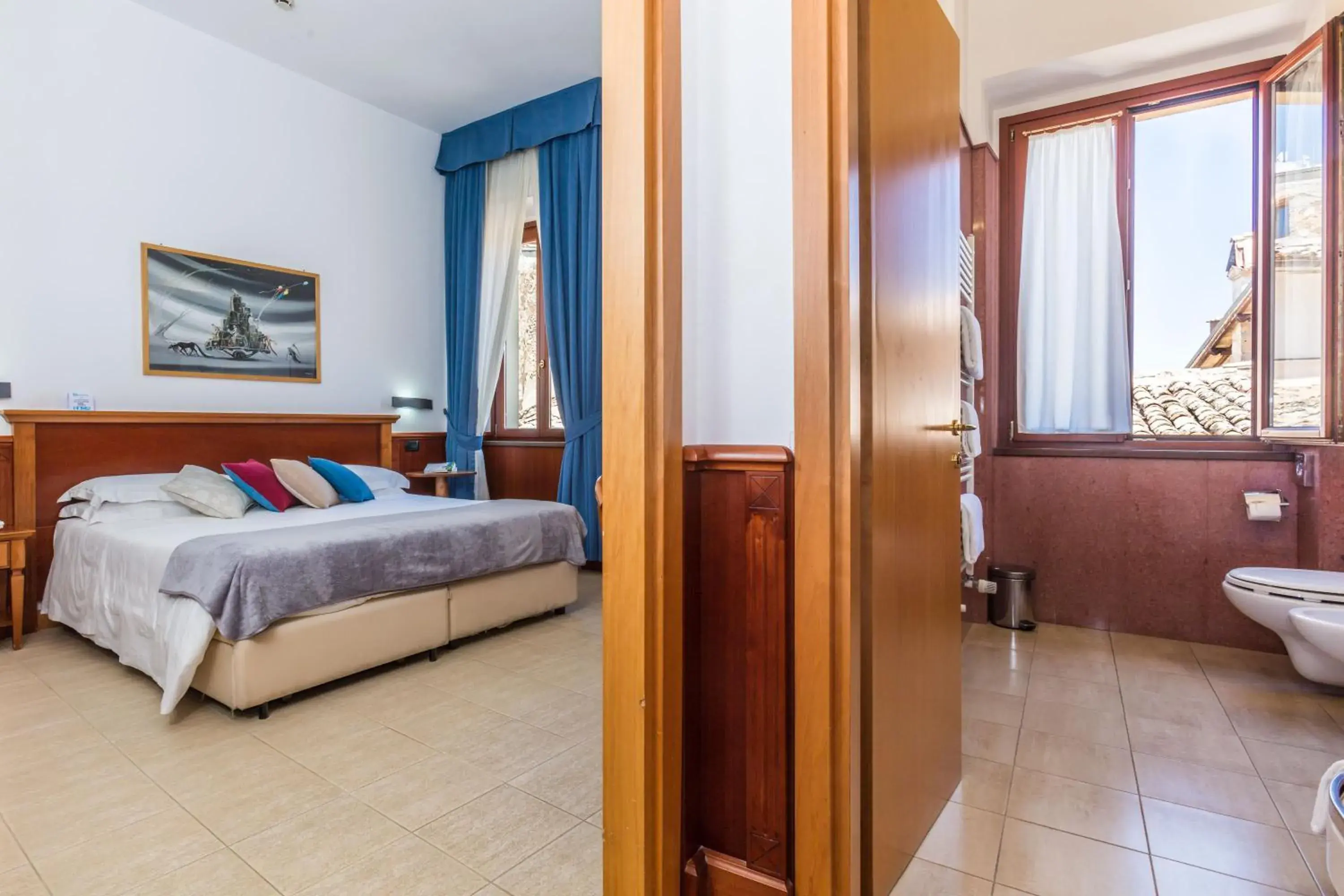 Bathroom, Bed in Hotel Duomo