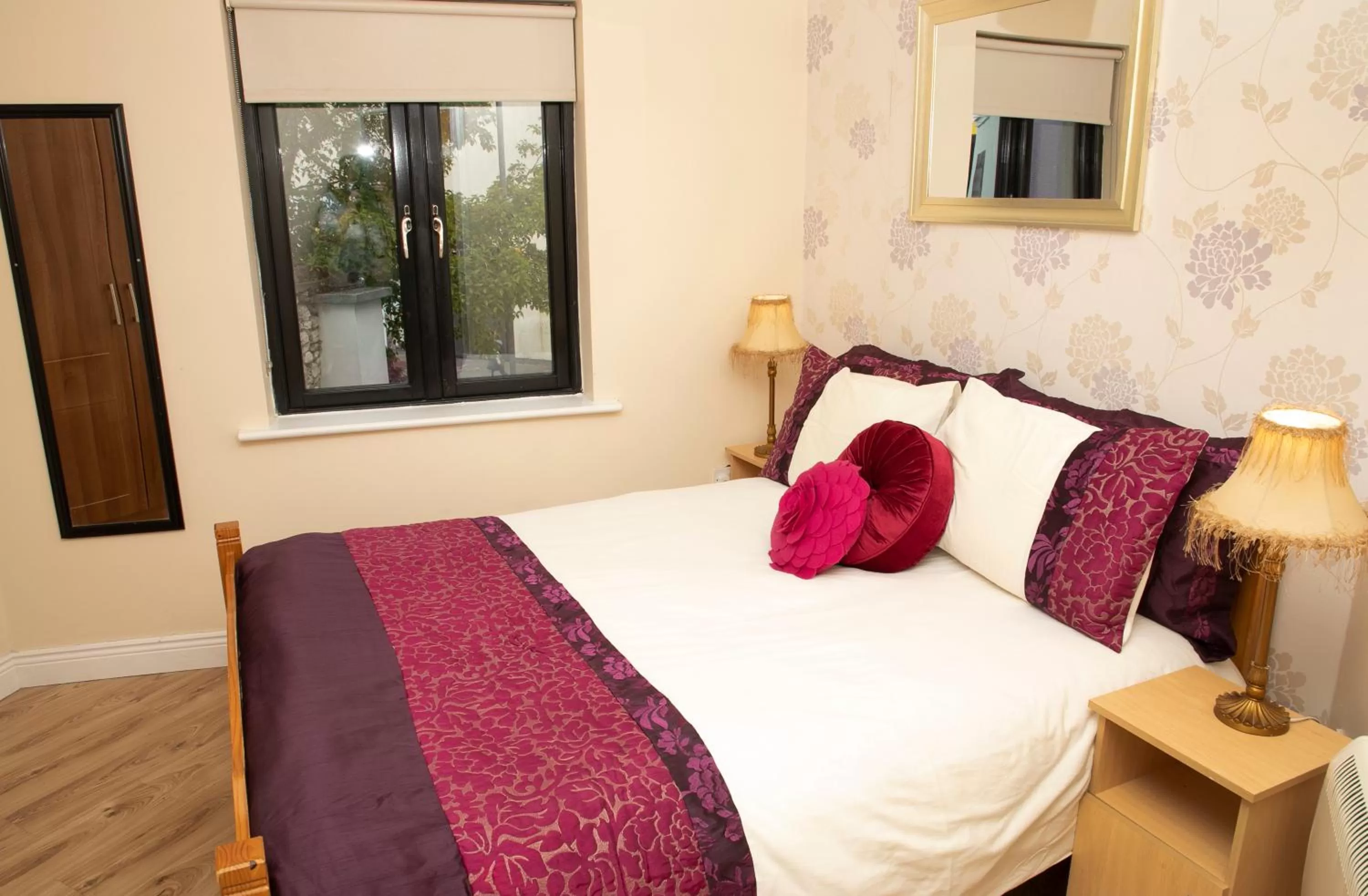 Photo of the whole room, Bed in Arch House B&B & Apartments