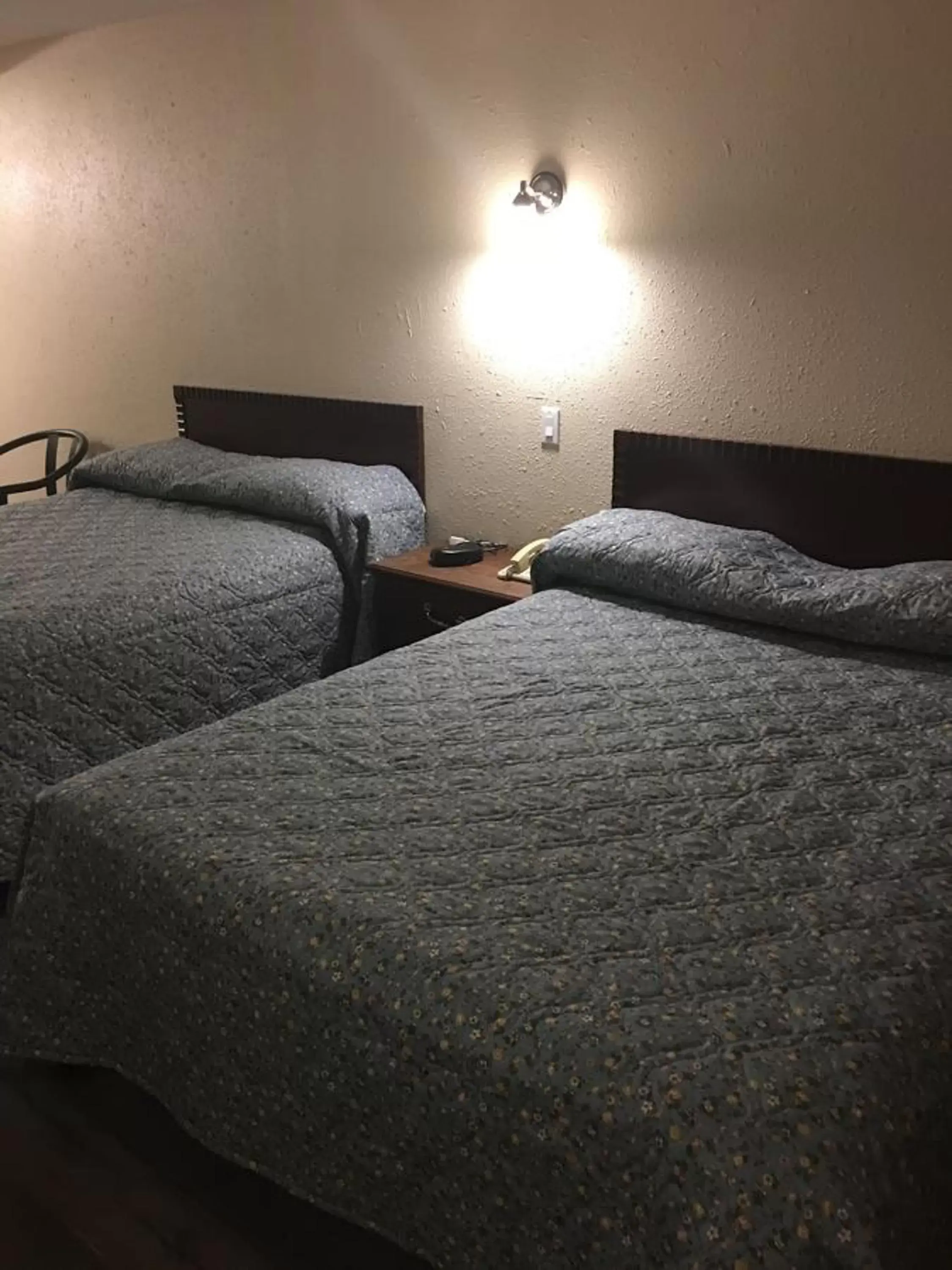 Bedroom, Bed in Red Deer Inn & Suites