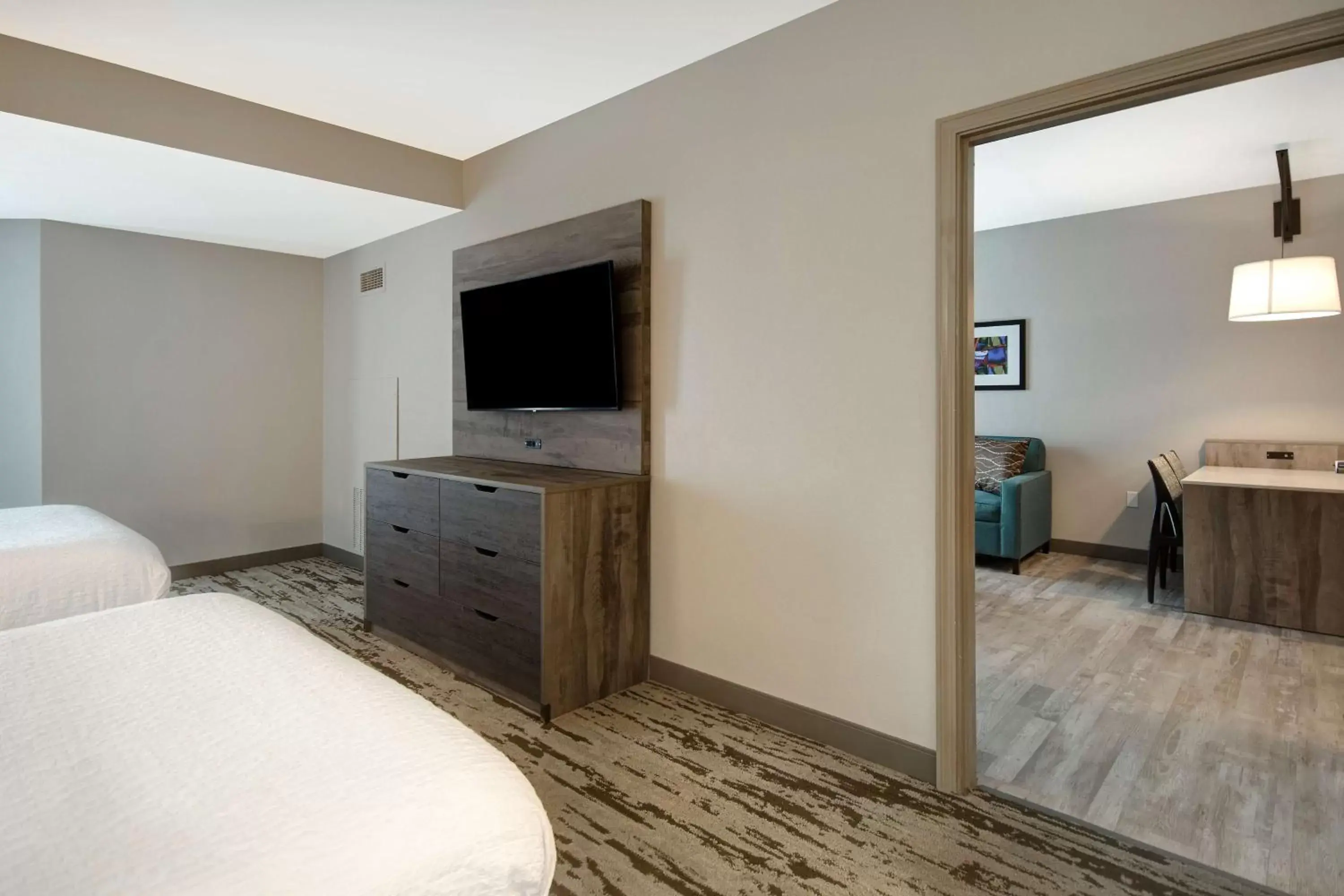 Bed, TV/Entertainment Center in Homewood Suites By Hilton Lexington