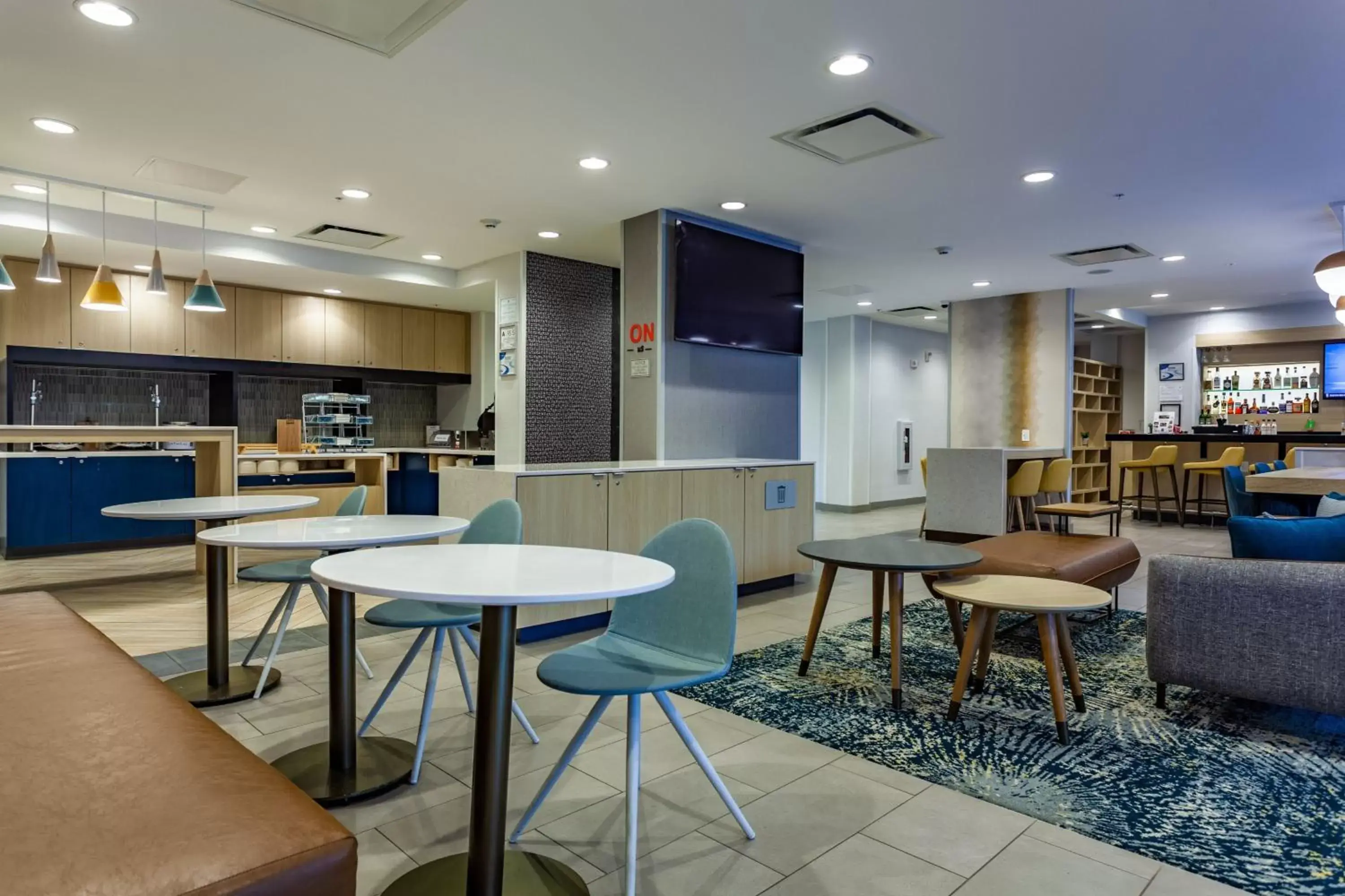 Restaurant/places to eat, Lounge/Bar in TownePlace Suites by Marriott Raleigh - University Area
