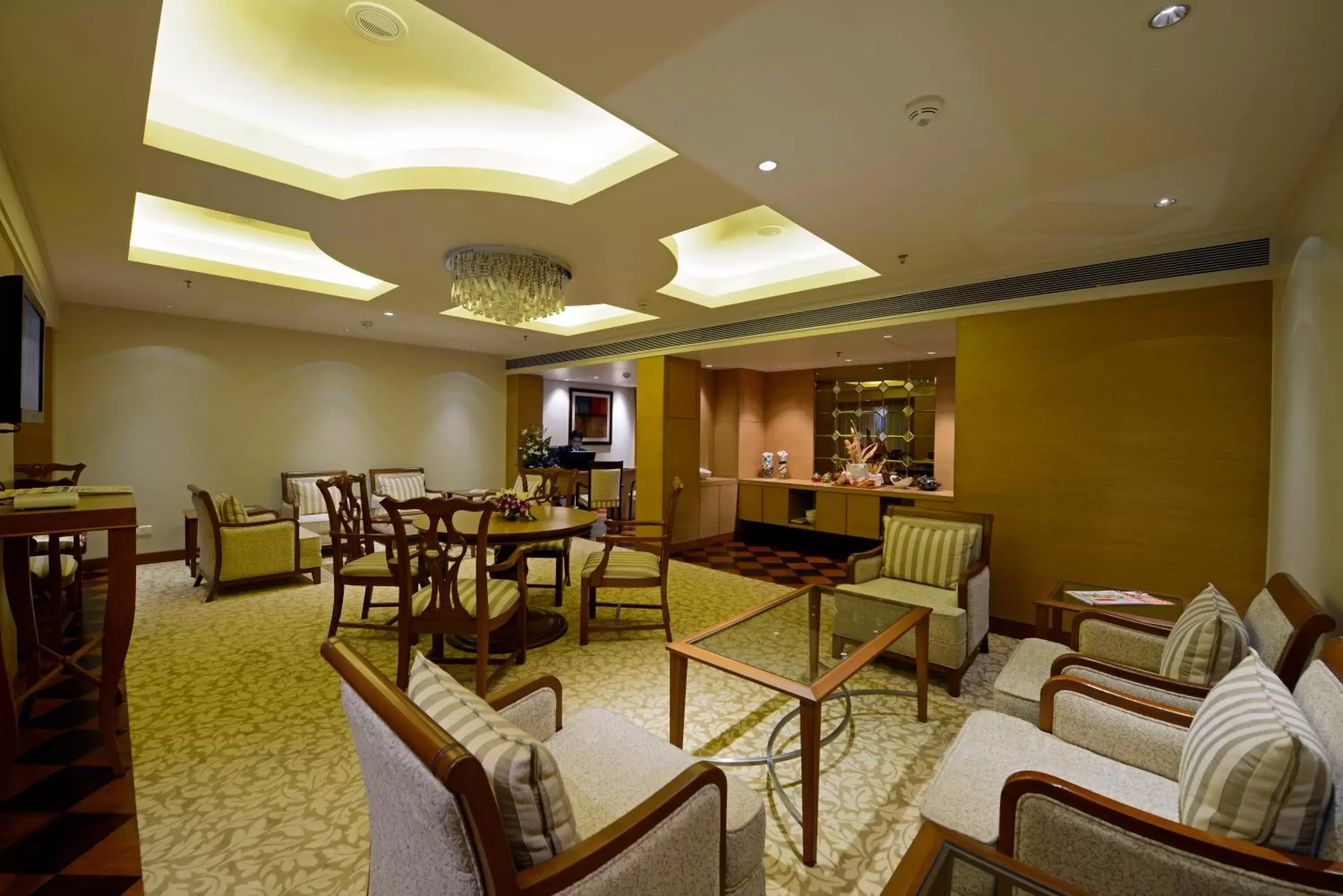 Communal lounge/ TV room in Radisson Blu Hotel Ahmedabad