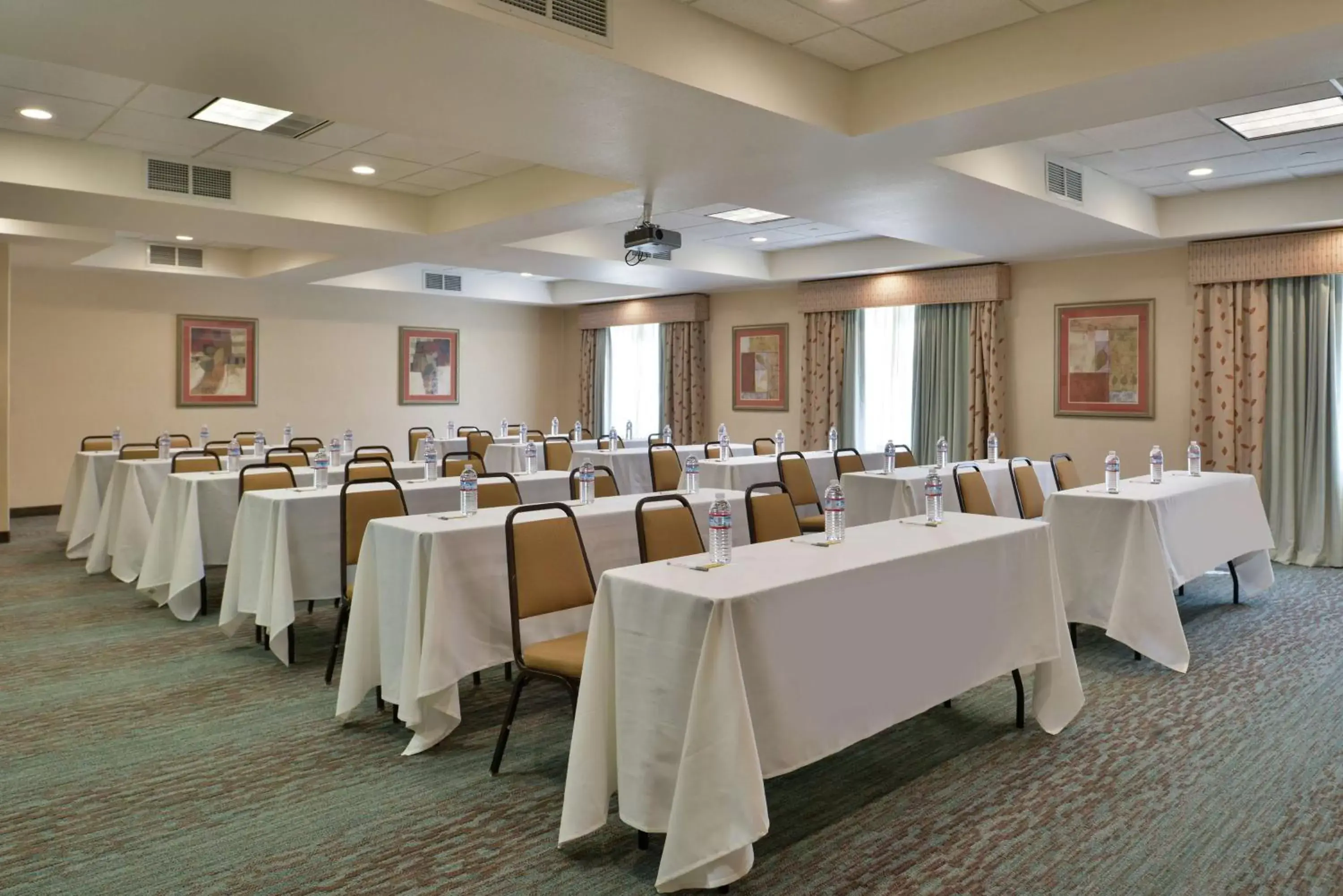 Meeting/conference room in Hampton Inn & Suites Woodland-Sacramento Area