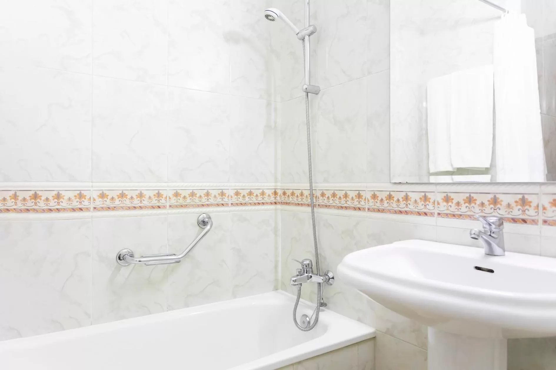 Shower in Hotel América Ferrol