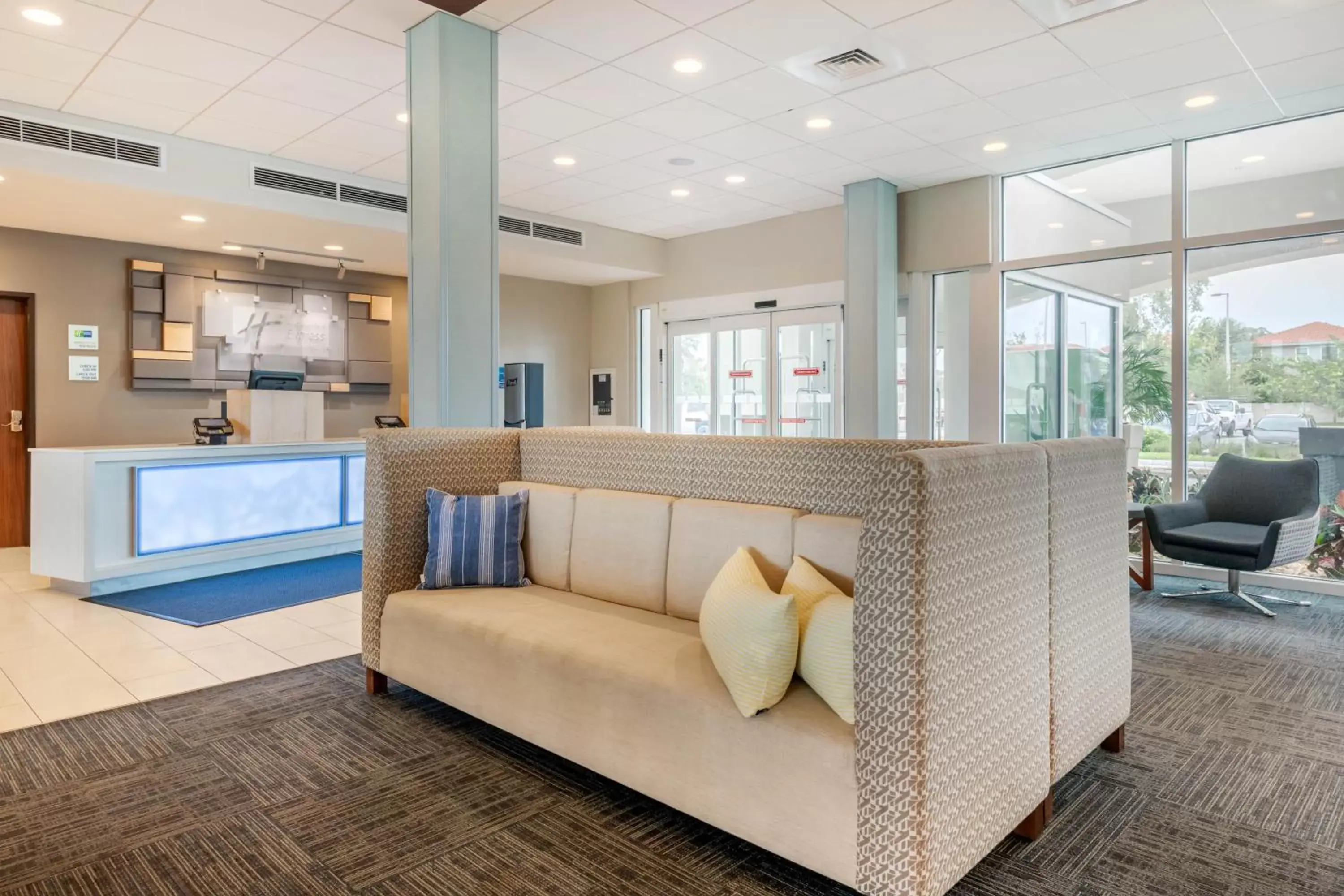 Lobby or reception in Holiday Inn Express & Suites - St. Petersburg - Madeira Beach, an IHG Hotel