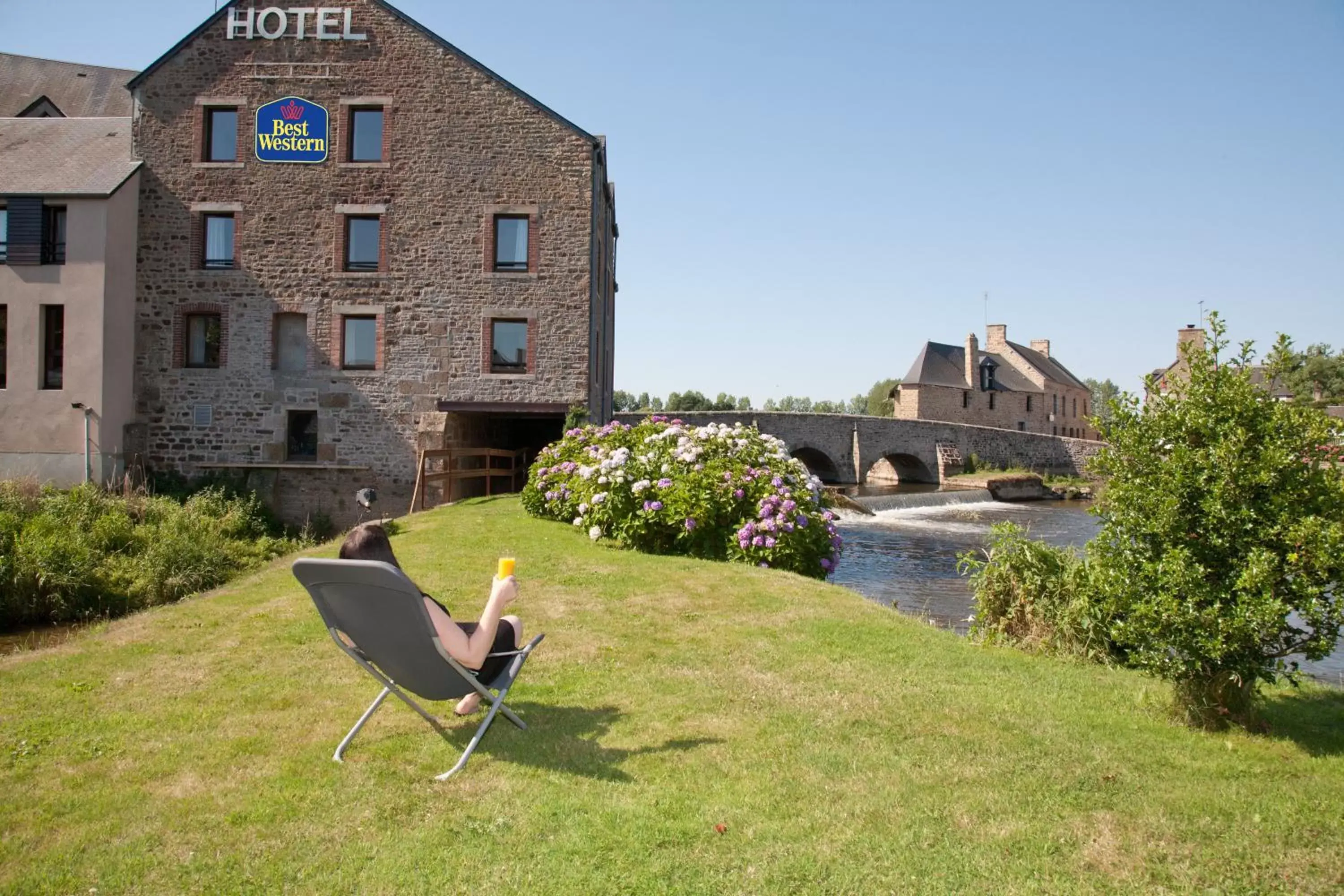 Facade/entrance, Property Building in Best Western Le Moulin de Ducey