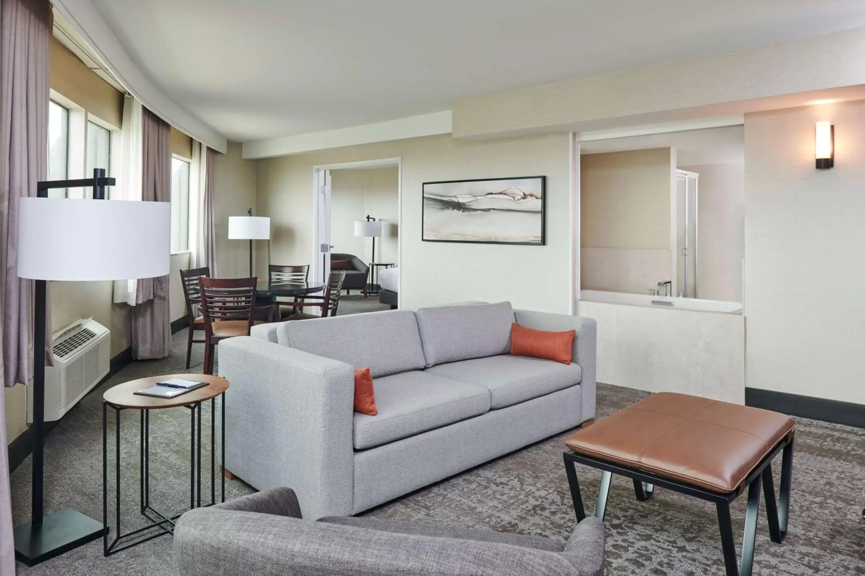 Living room, Seating Area in Doubletree By Hilton Fullerton