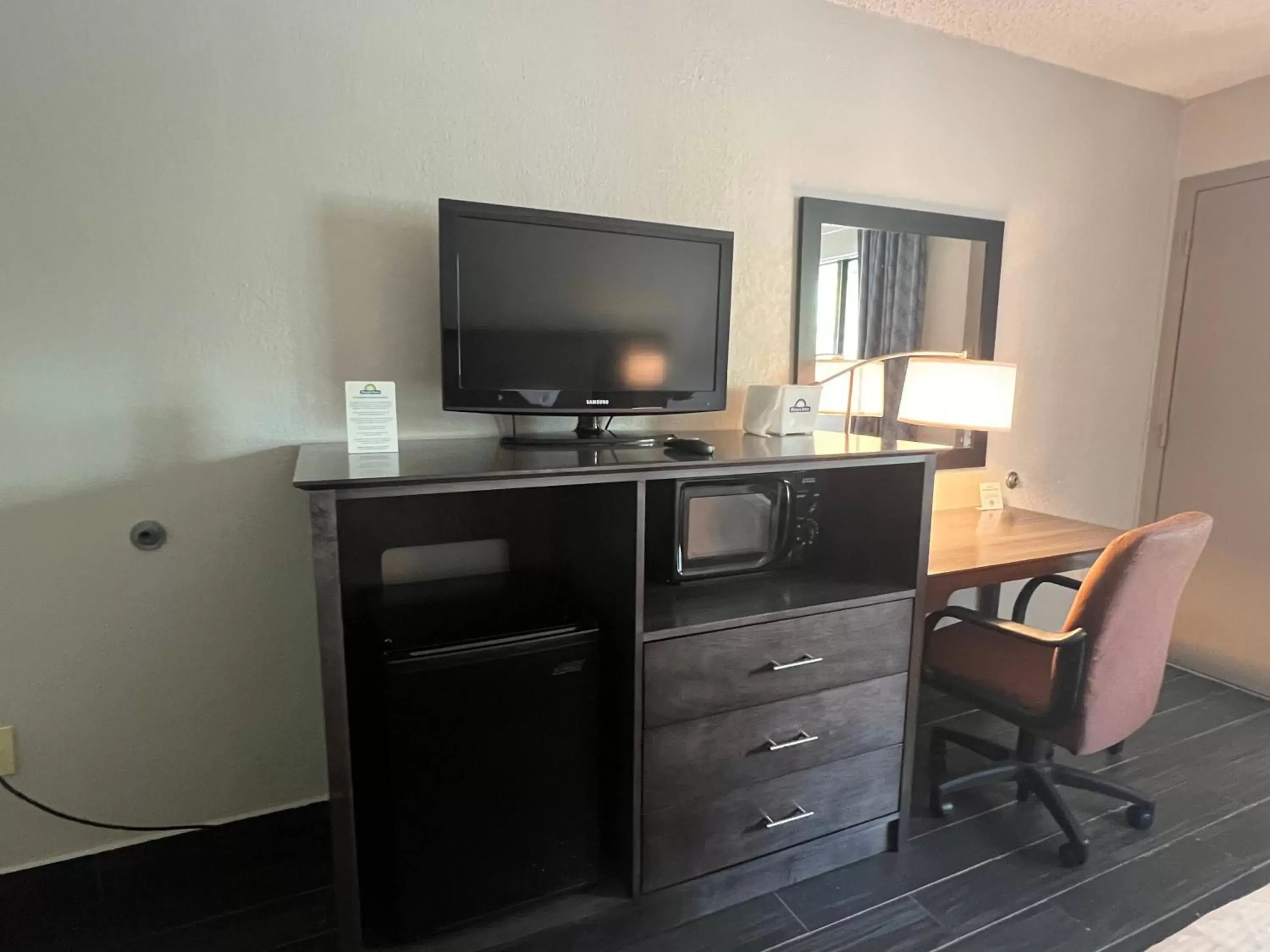 TV and multimedia, TV/Entertainment Center in Days Inn & Suites by Wyndham Monroe