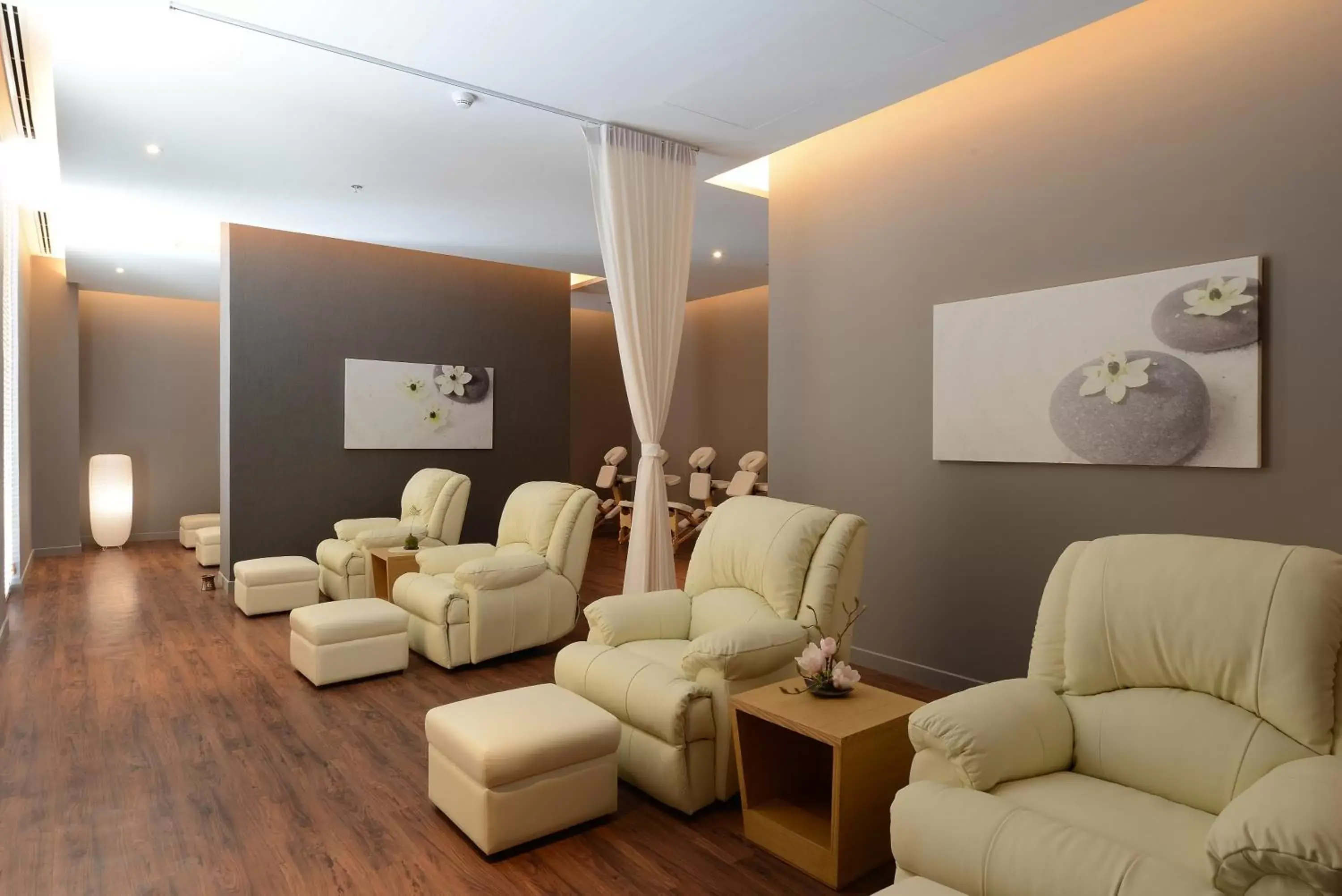 Massage, Lounge/Bar in Grande Centre Point Sukhumvit 55 Thong Lo