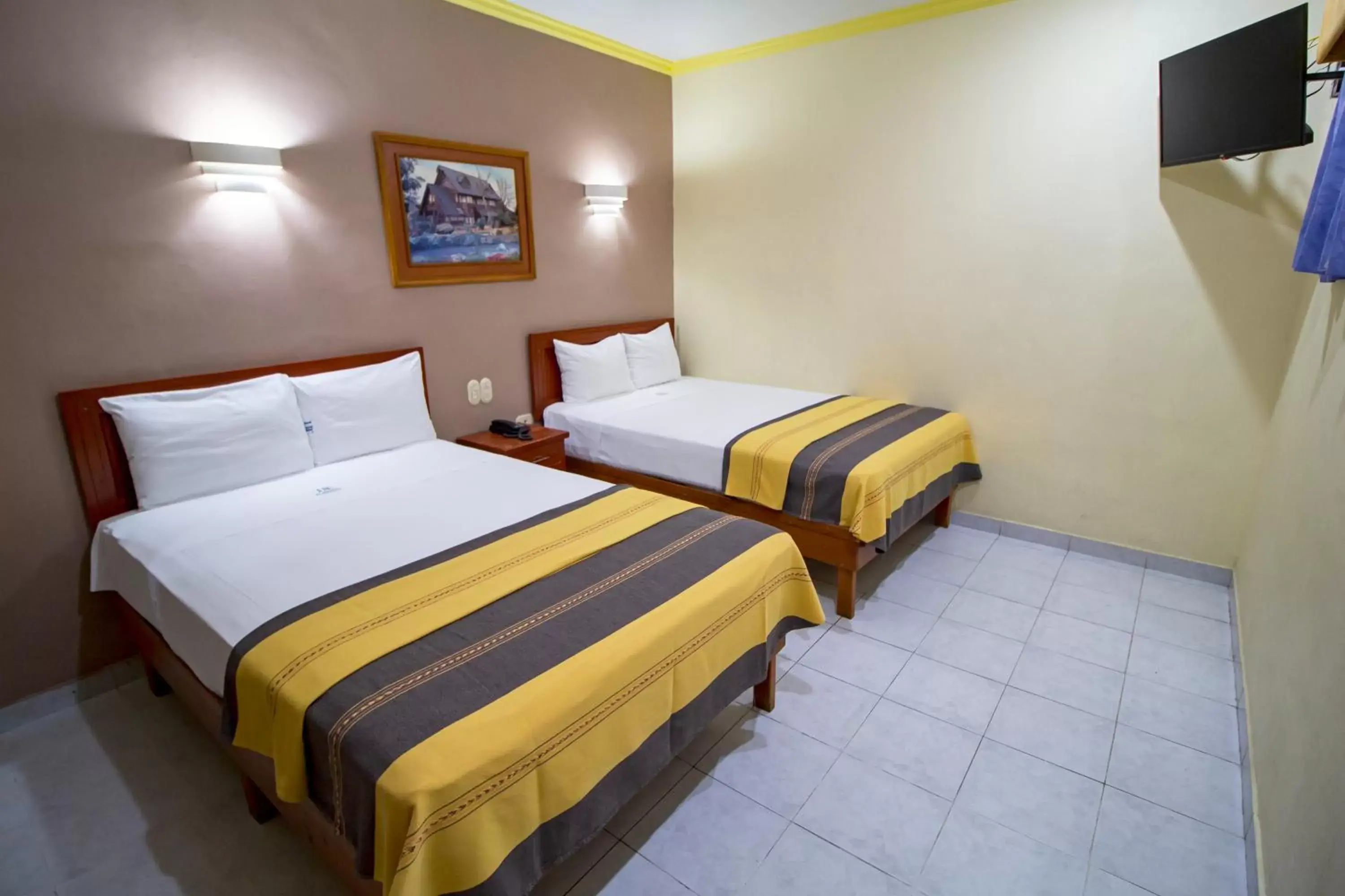 Photo of the whole room, Bed in Hotel El Español Centro Historico