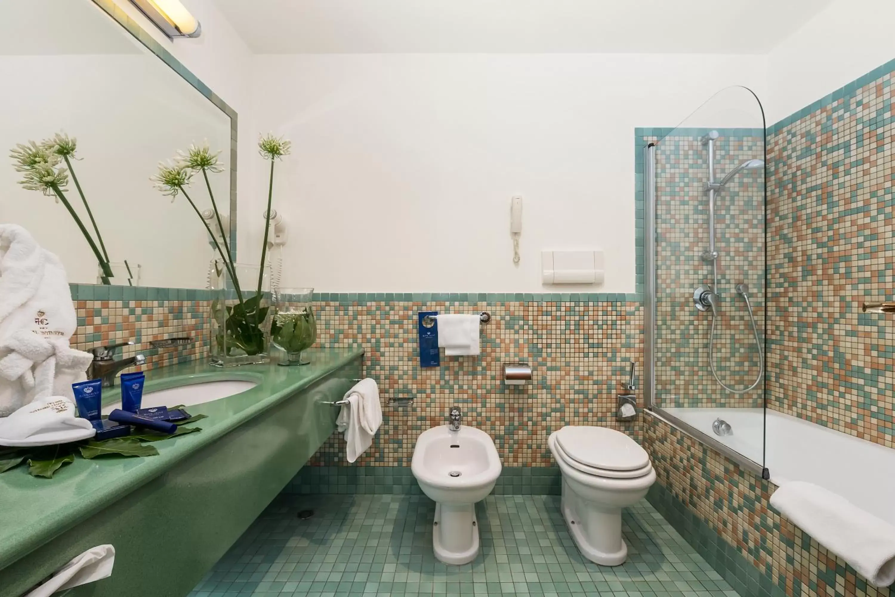 Toilet, Bathroom in Hotel Royal Continental