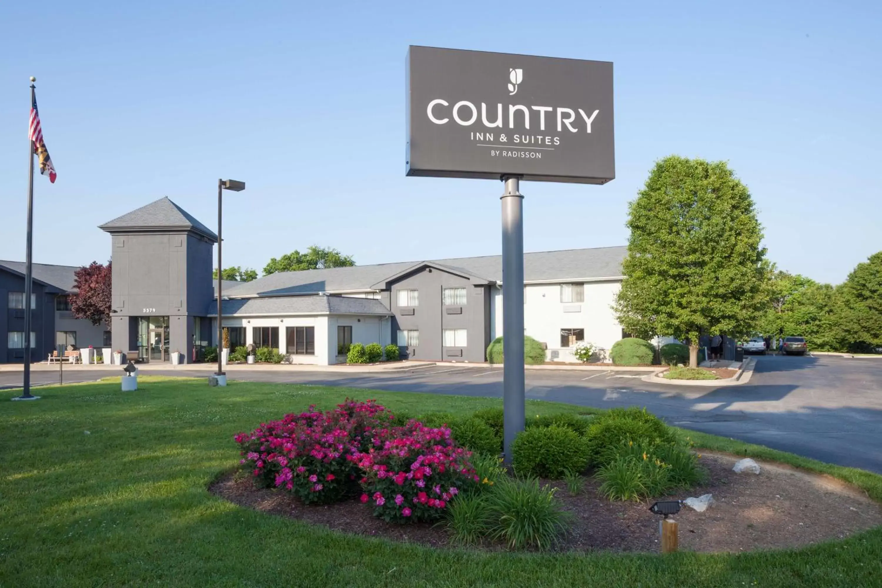 Property building in Country Inn & Suites by Radisson, Frederick, MD