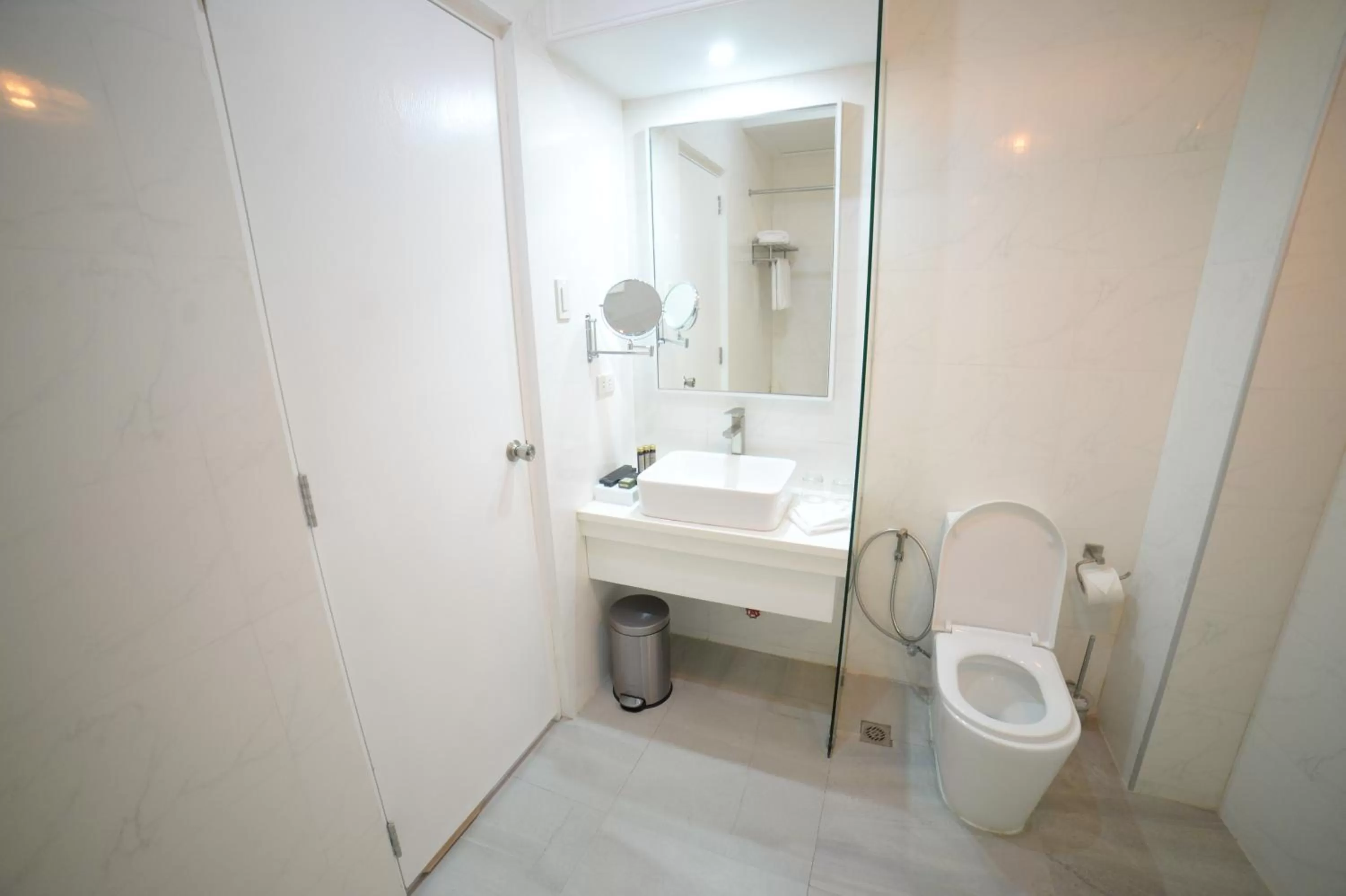 Shower in Hotel Carlito Tagaytay