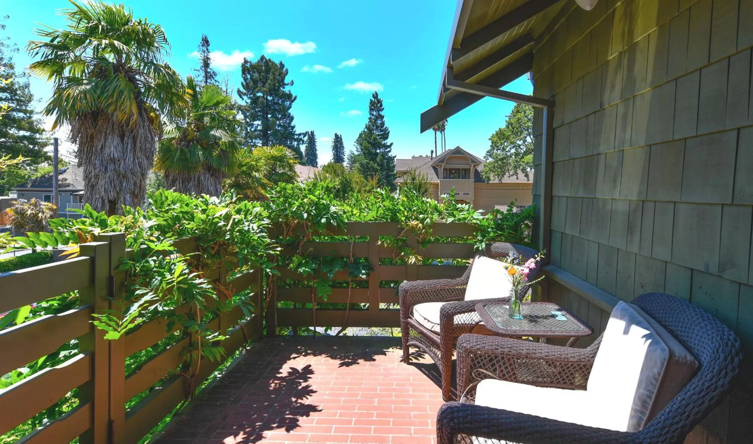 Patio in Blackbird Inn