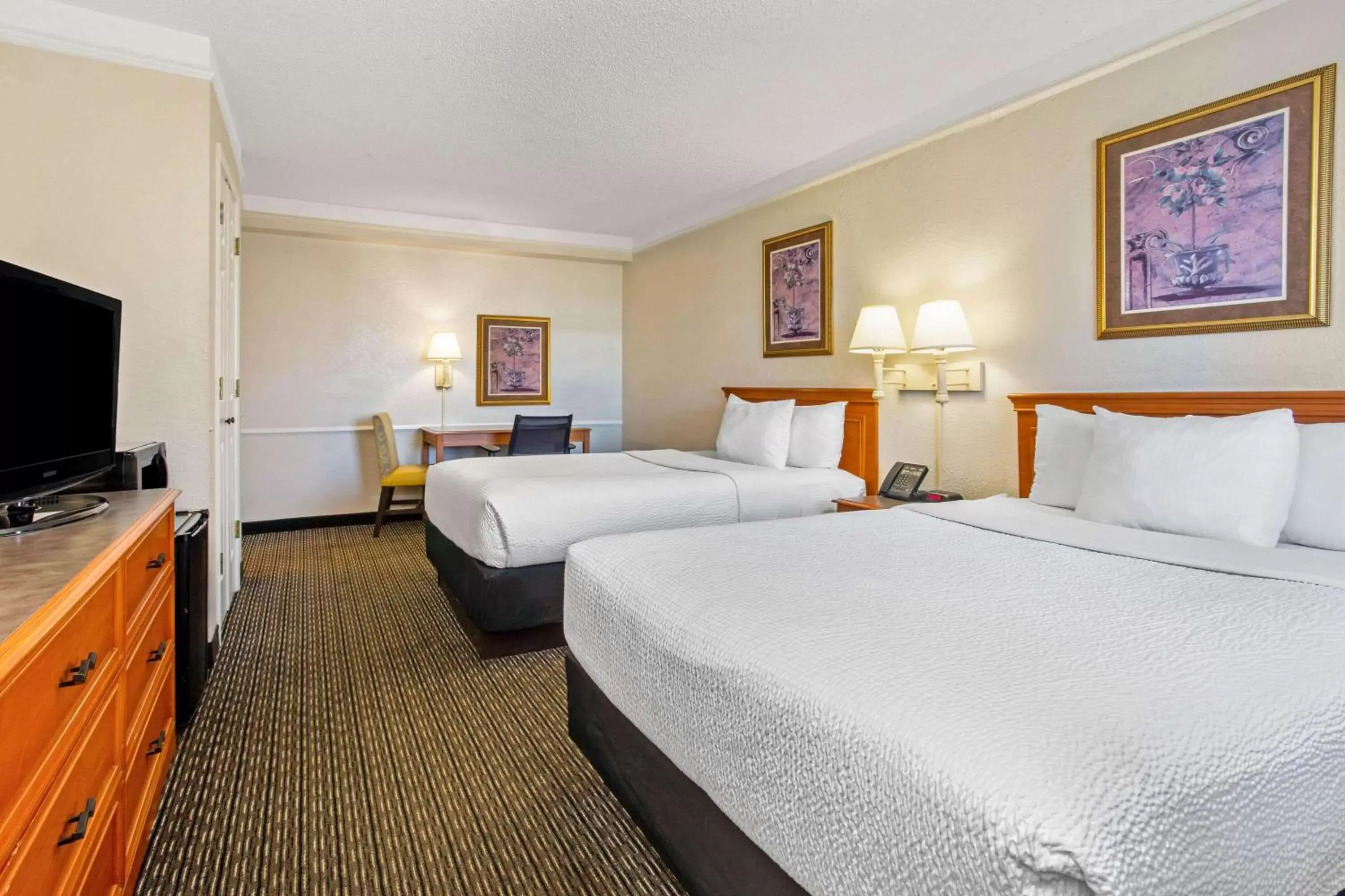 Double Room with Two Double Beds - Disability Access in La Quinta Inn by Wyndham Tampa Bay Pinellas Park Clearwater Double Room with Two Double Beds - Disability Access in La Quinta Inn by Wyndham Tampa Bay Pinellas Park Clearwater