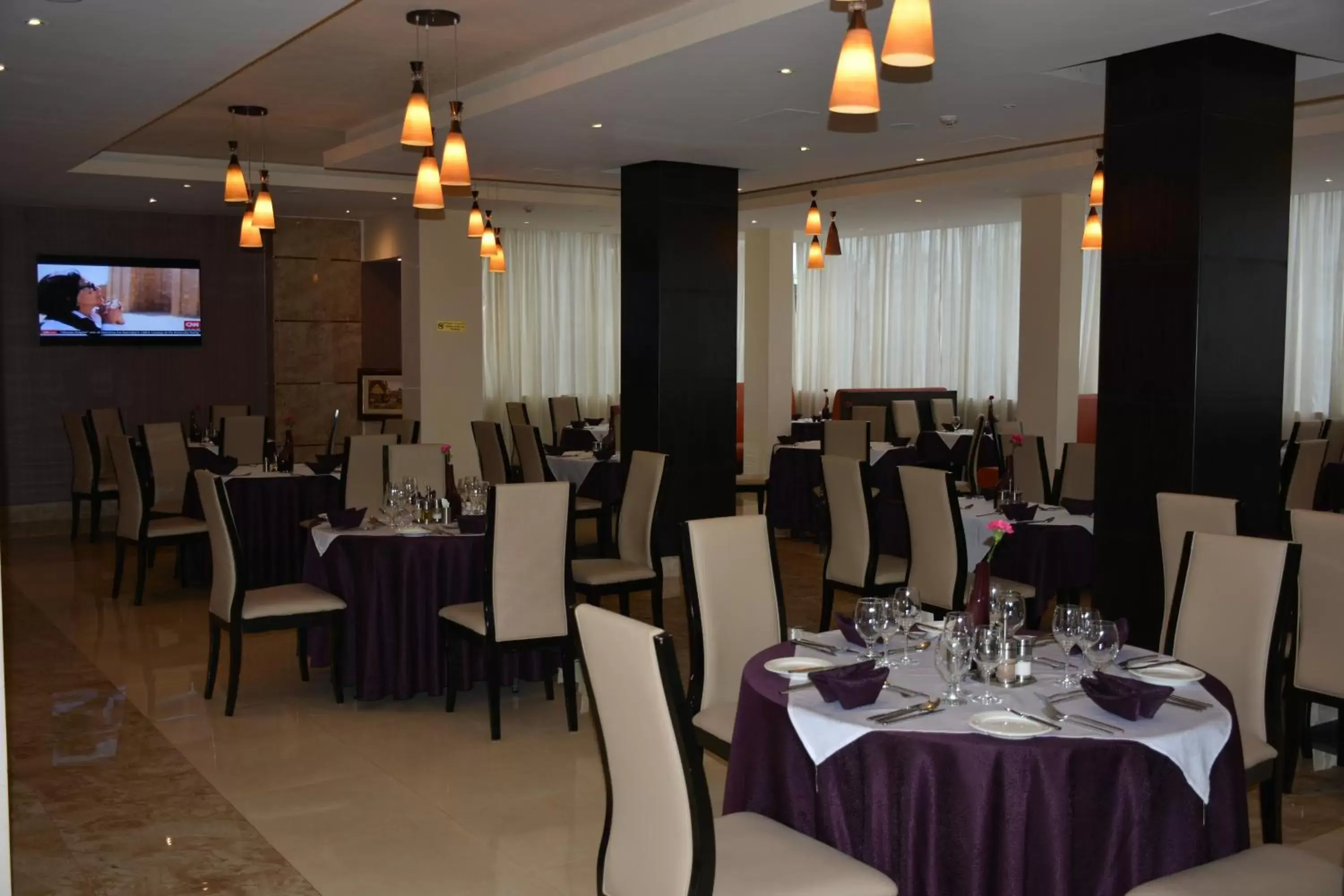 Restaurant/Places to Eat in Azzeman Hotel