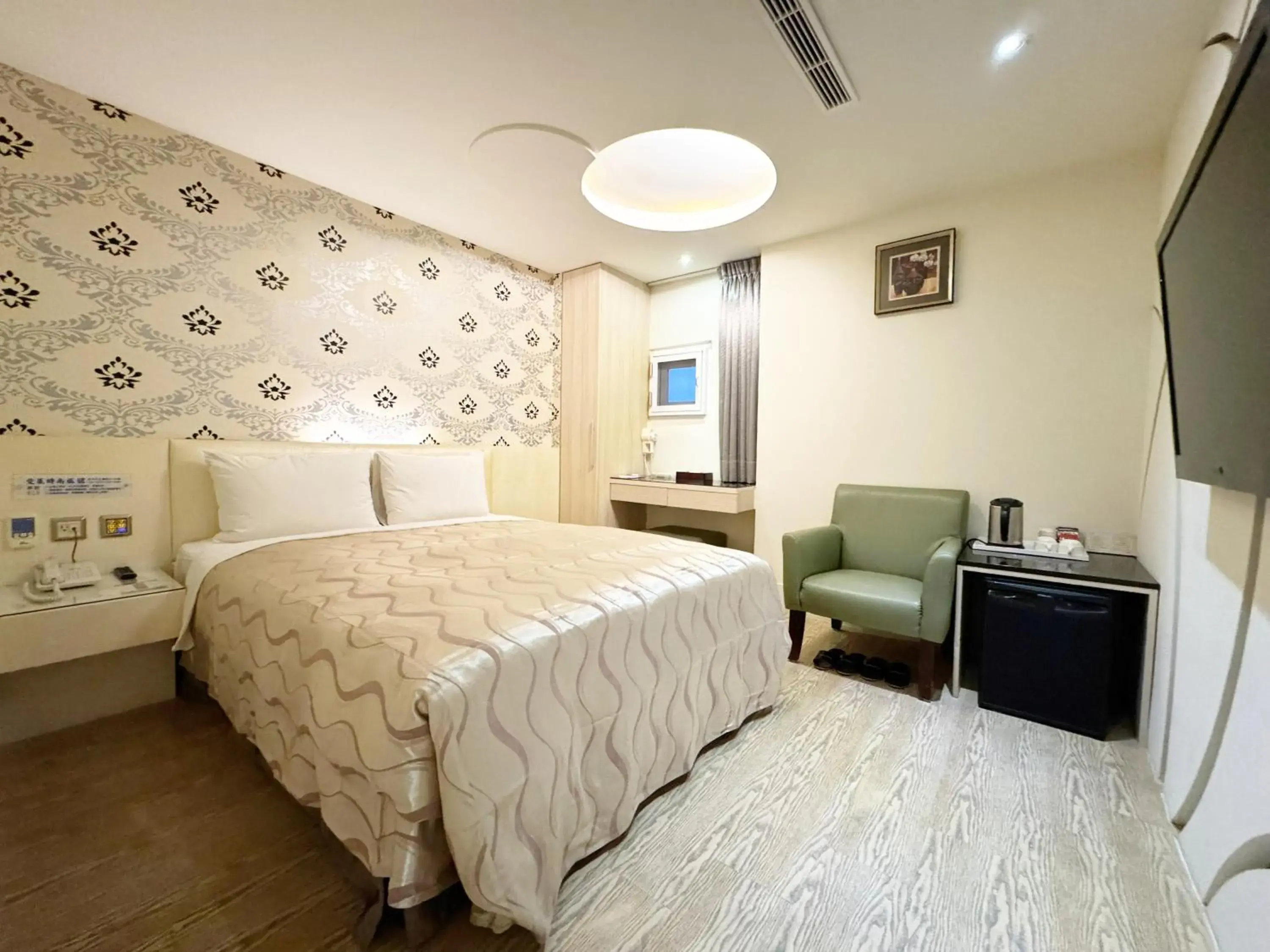 Photo of the whole room, Bed in Ai-Lai Fashion Hotel