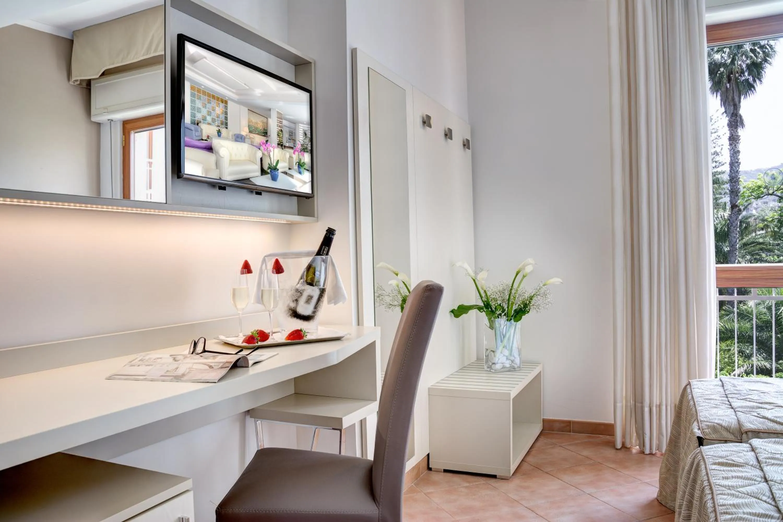 TV and multimedia in Hotel Caravel