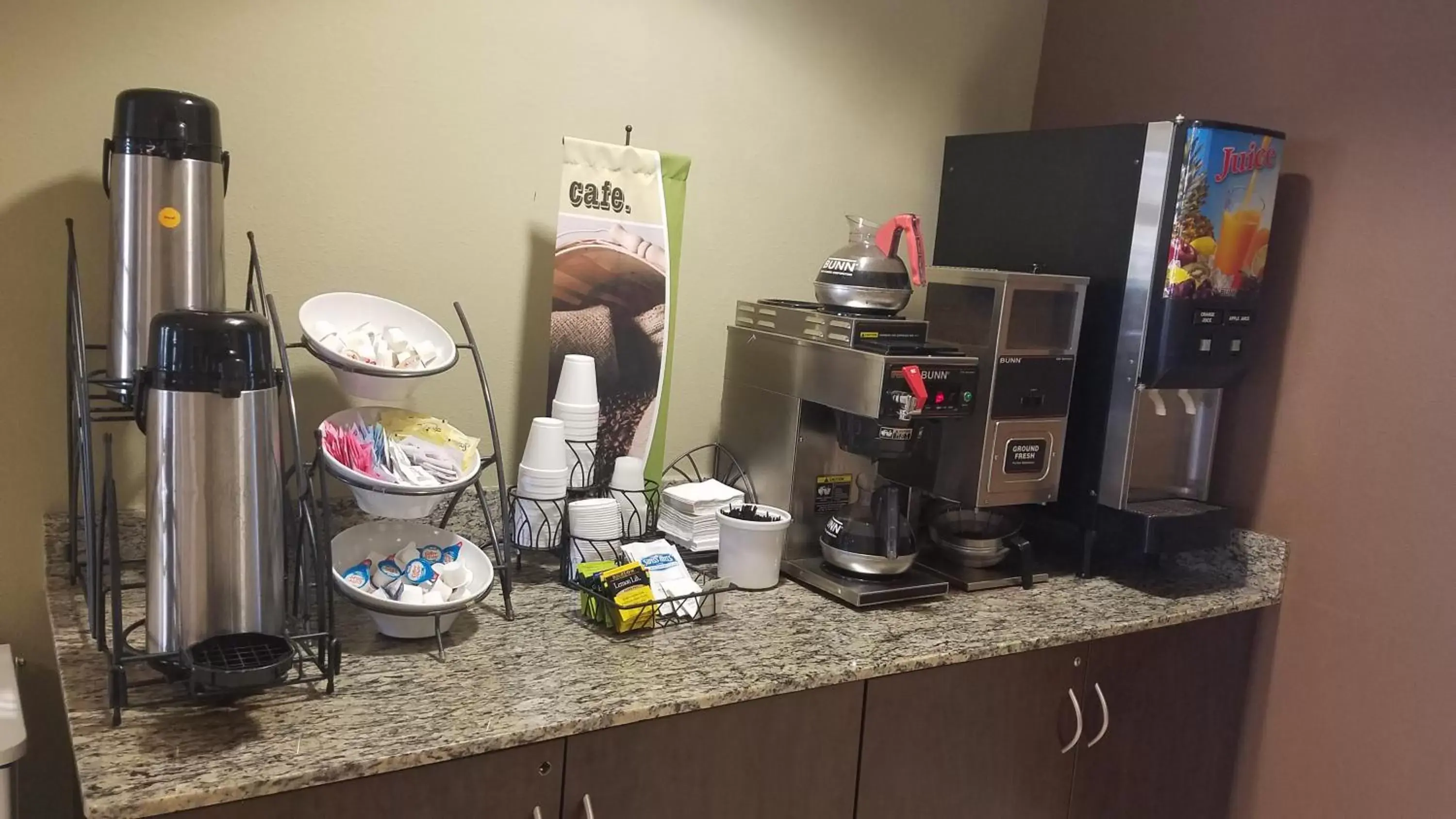 Coffee/tea facilities in Microtel Inn & Suites by Wyndham