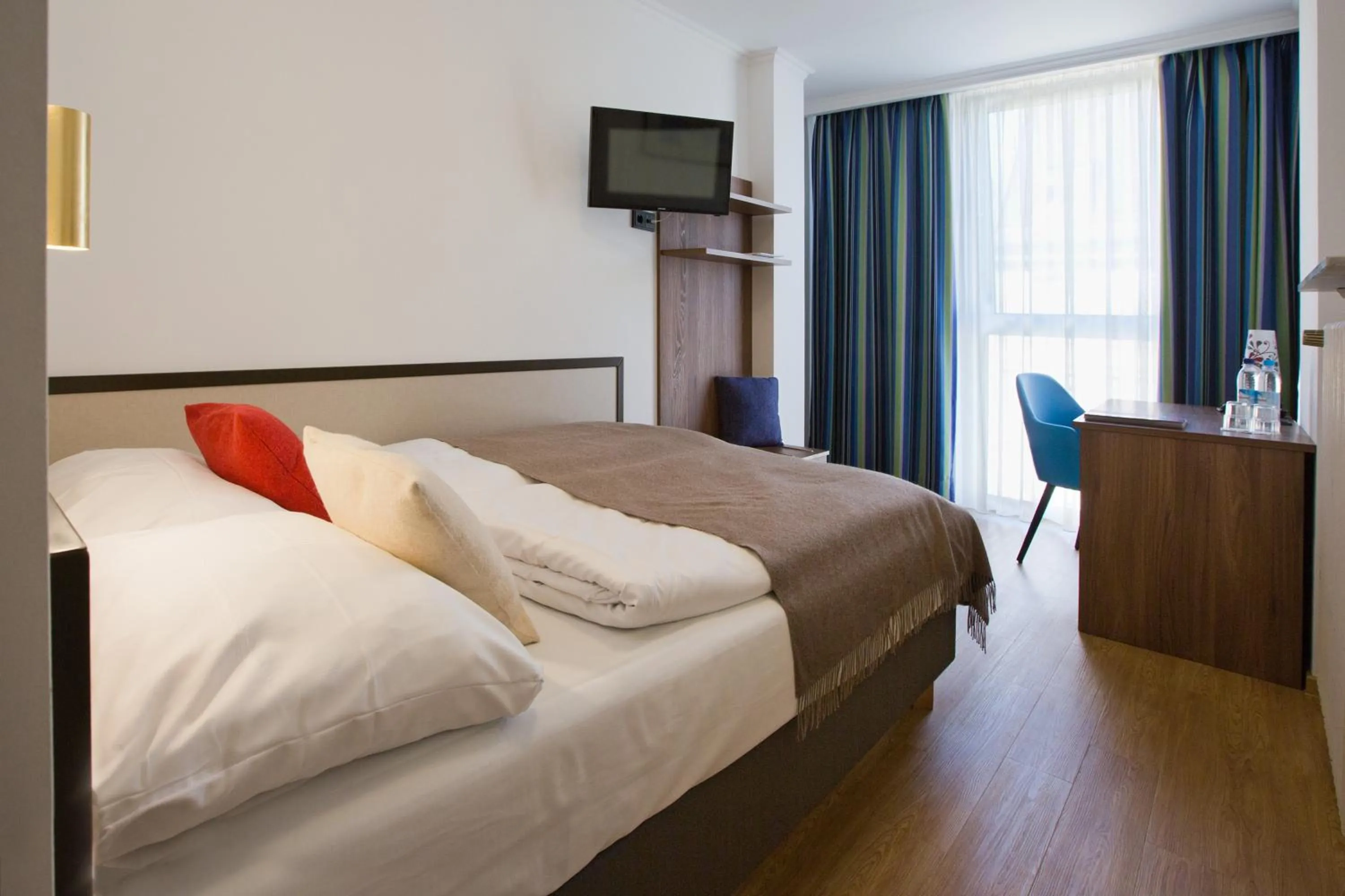 Bedroom, Bed in Hotel Aurbacher Hof GmbH