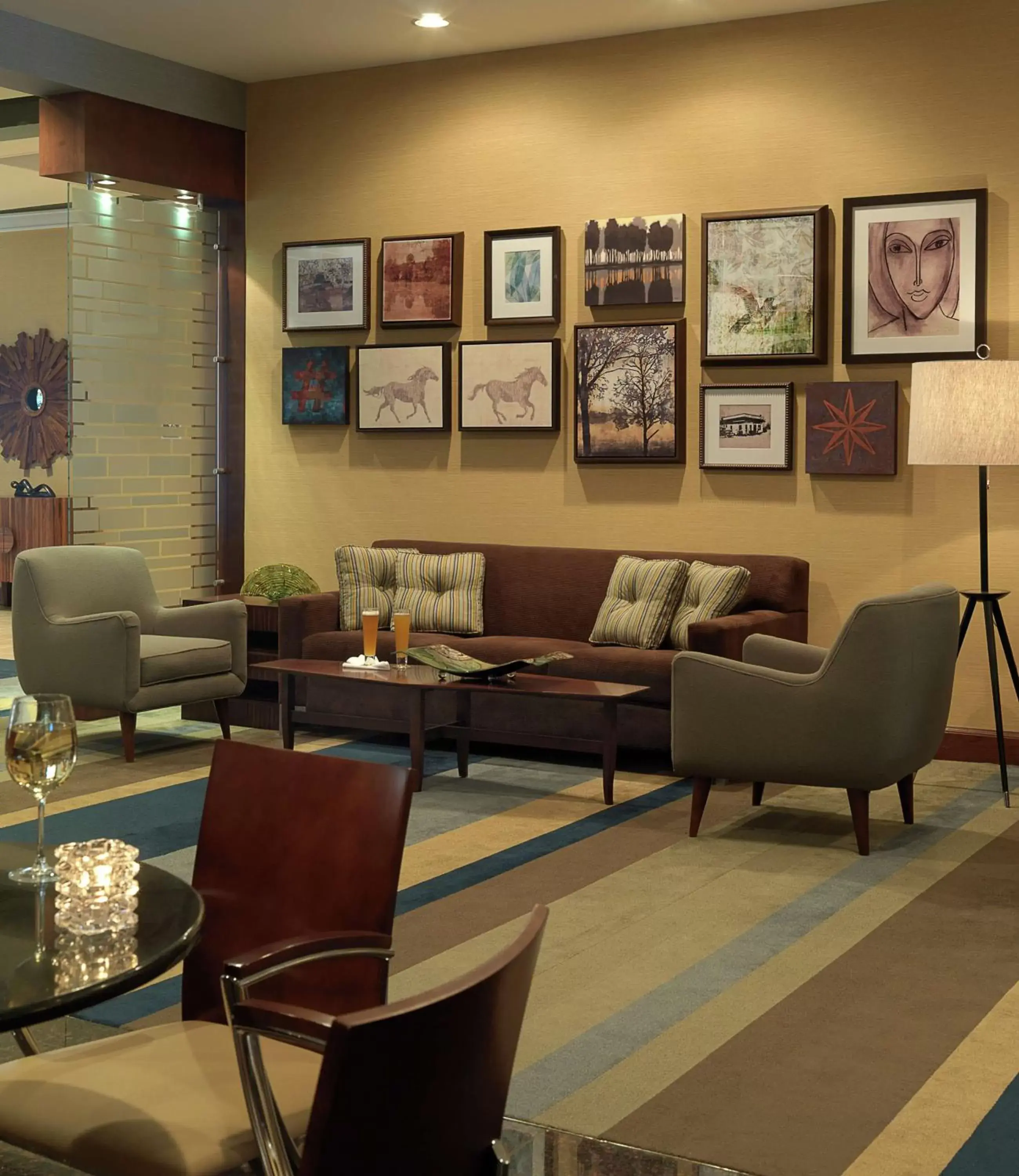 Lounge or bar, Lobby/Reception in DoubleTree by Hilton Collinsville/St.Louis